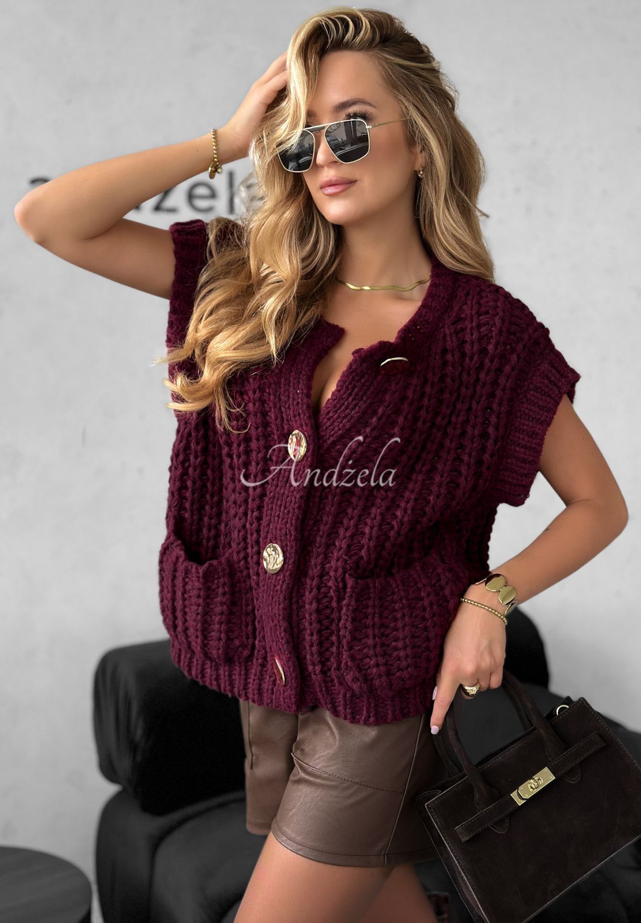 Krátká pletená vesta s knoflíky Autumn Lovers vínová