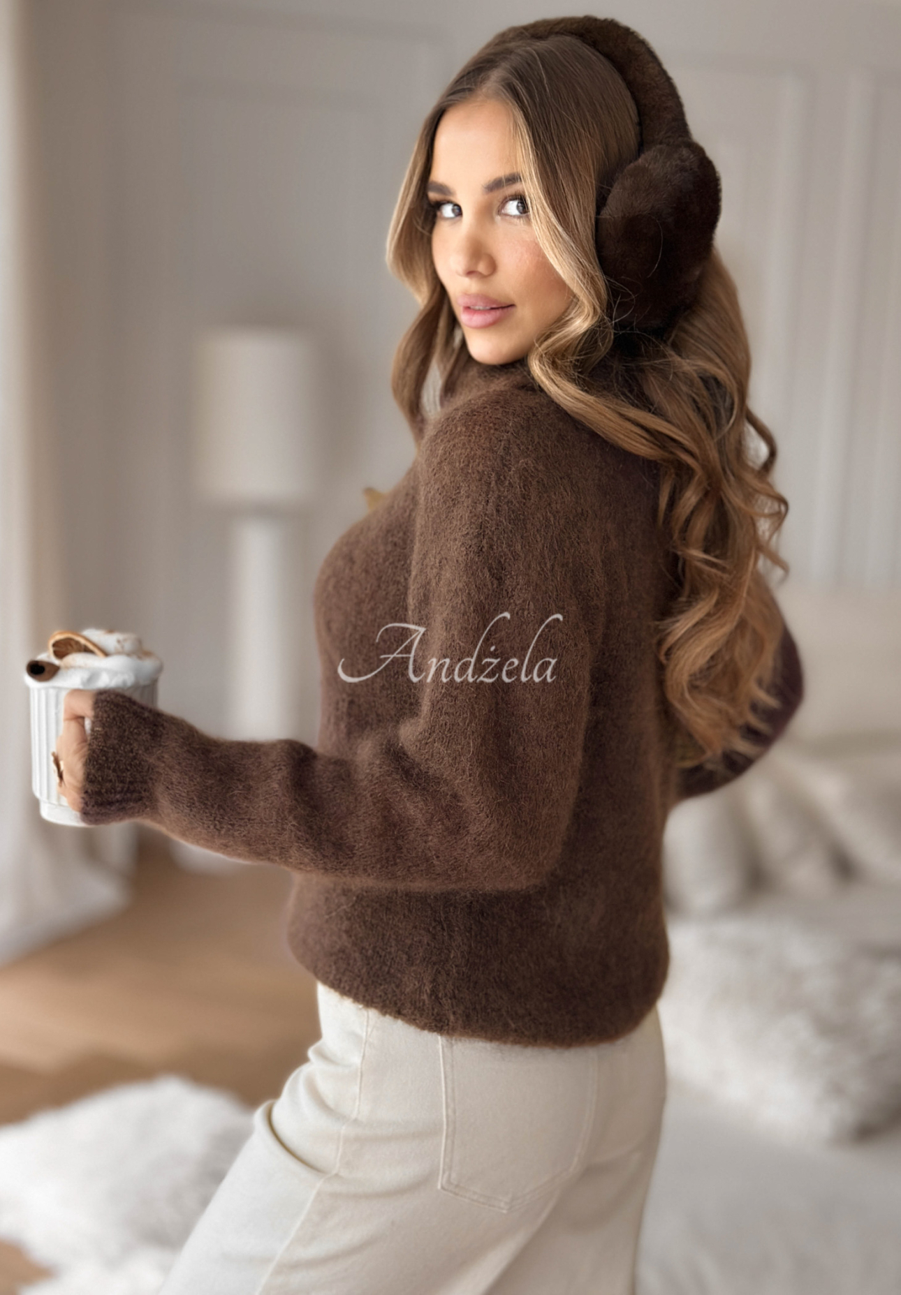 Mohérový svetr s límečkem Sweet And Fluffy čokoládový
