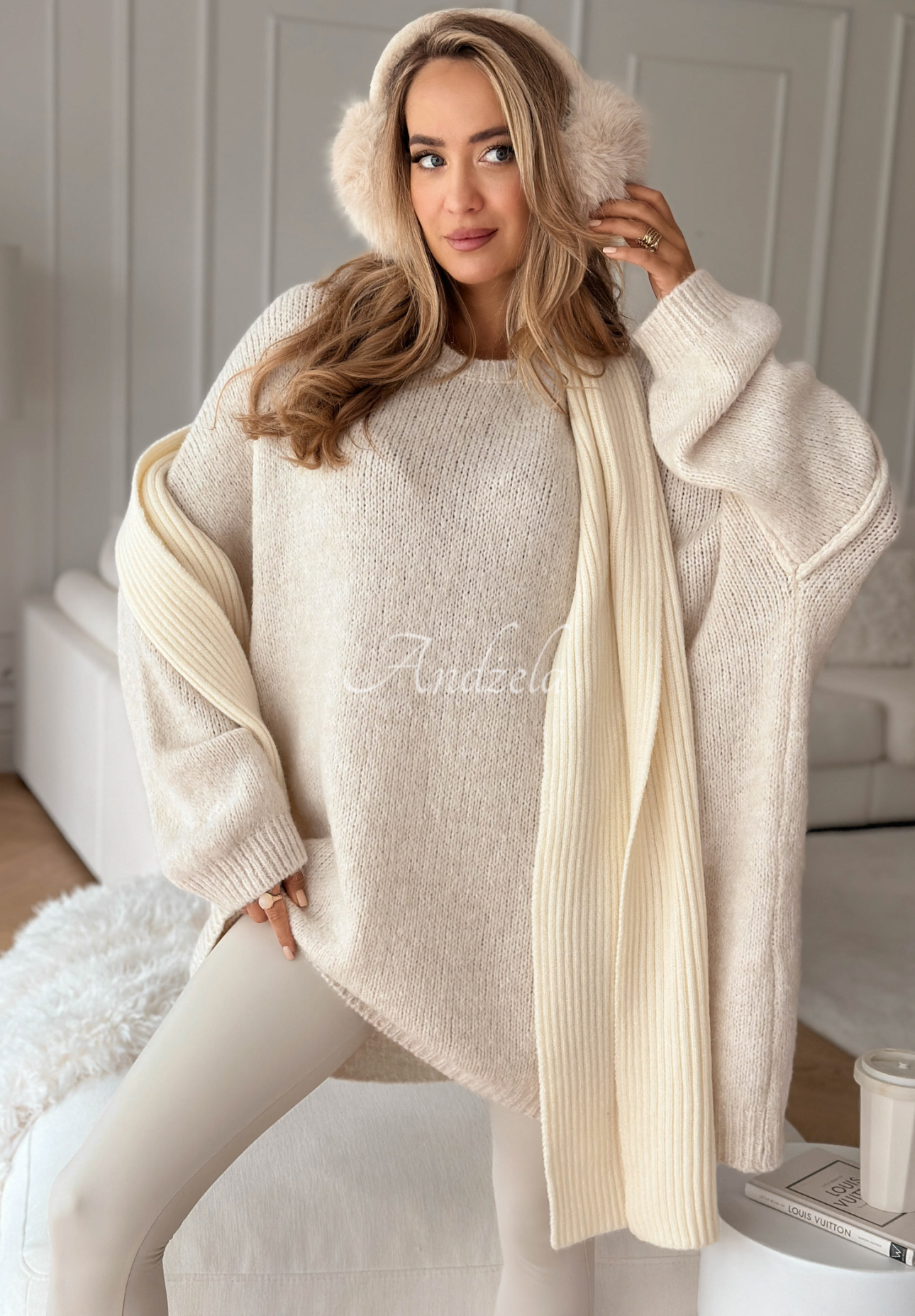 Dlouhý oversize svetr z vlny a viskózy Cozy Weather světle béžový