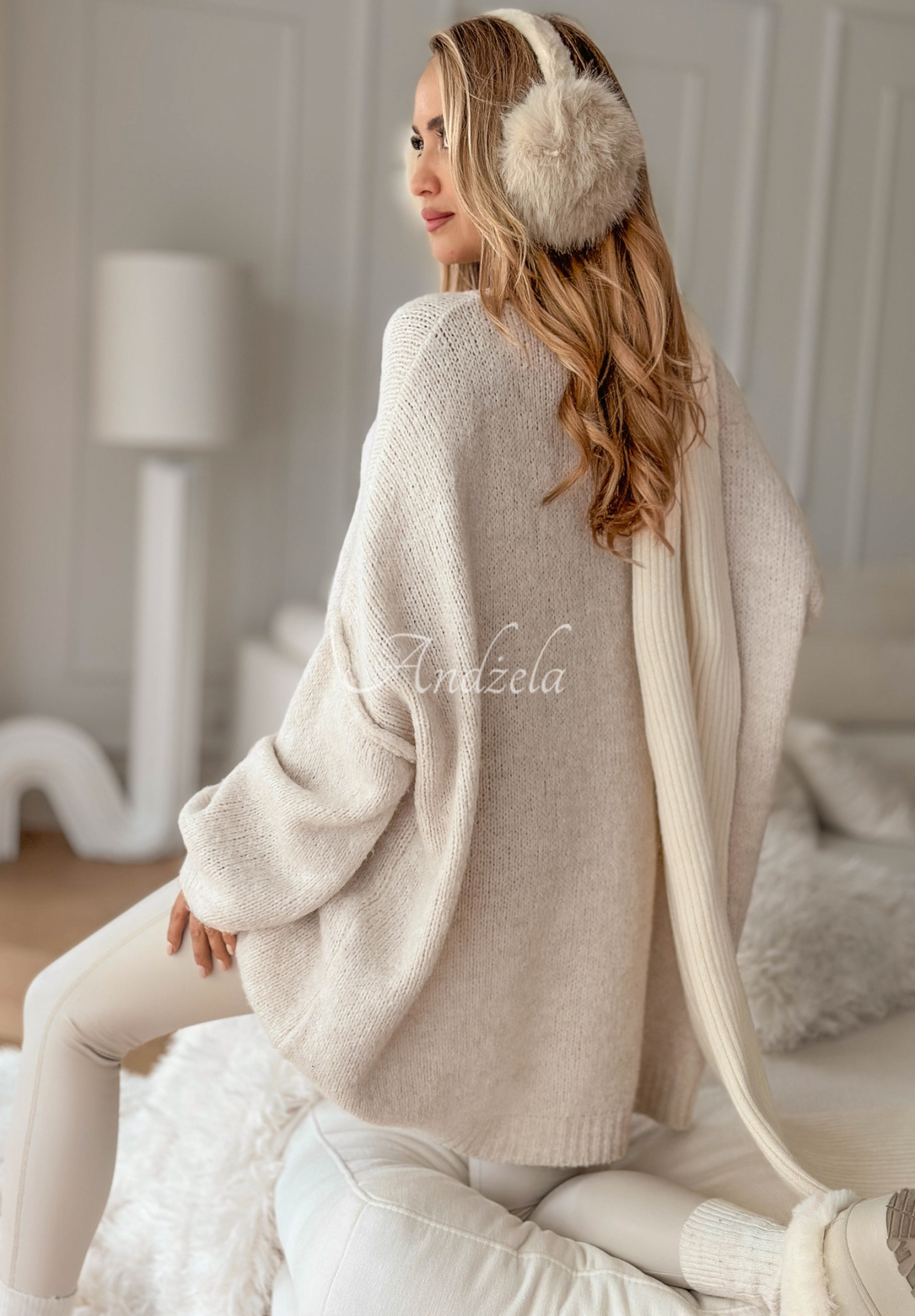 Dlouhý oversize svetr z vlny a viskózy Cozy Weather světle béžový