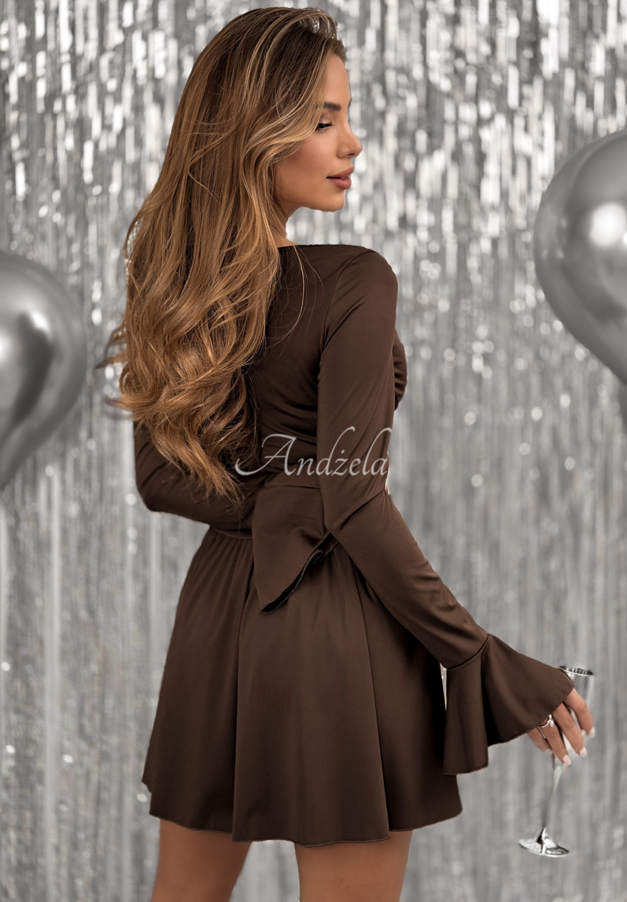 Rozšířené mini šaty Flirting With Life čokoládová