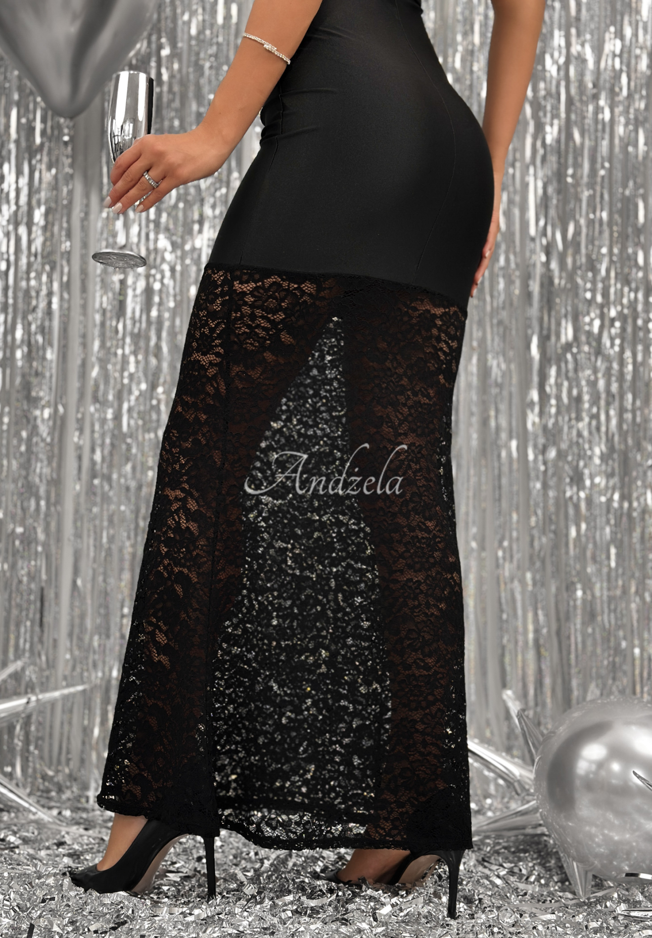 Přiléhavé maxi šaty s krajkou Steal The Show černá