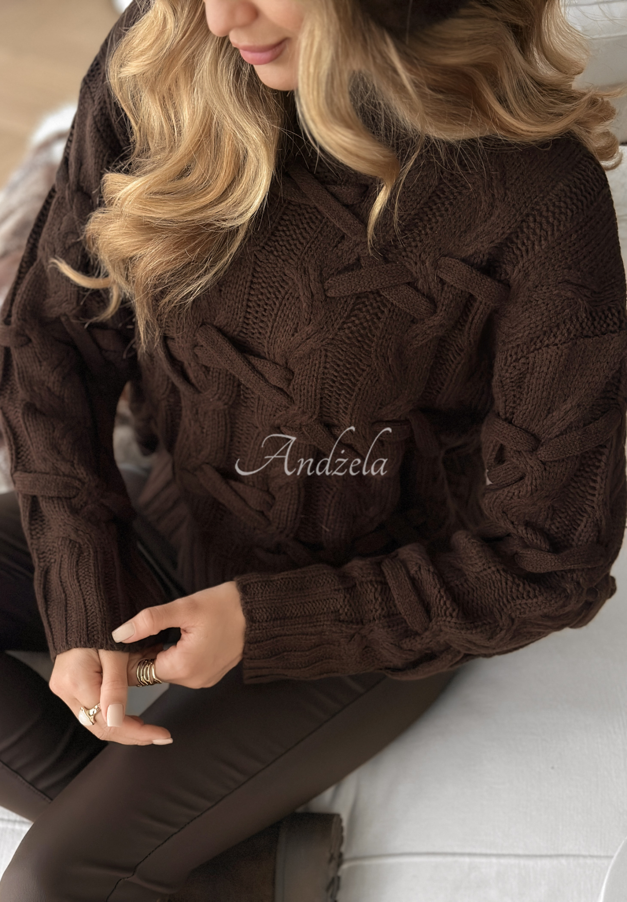 Ozdobně pletený svetr Good Energy čokoládový