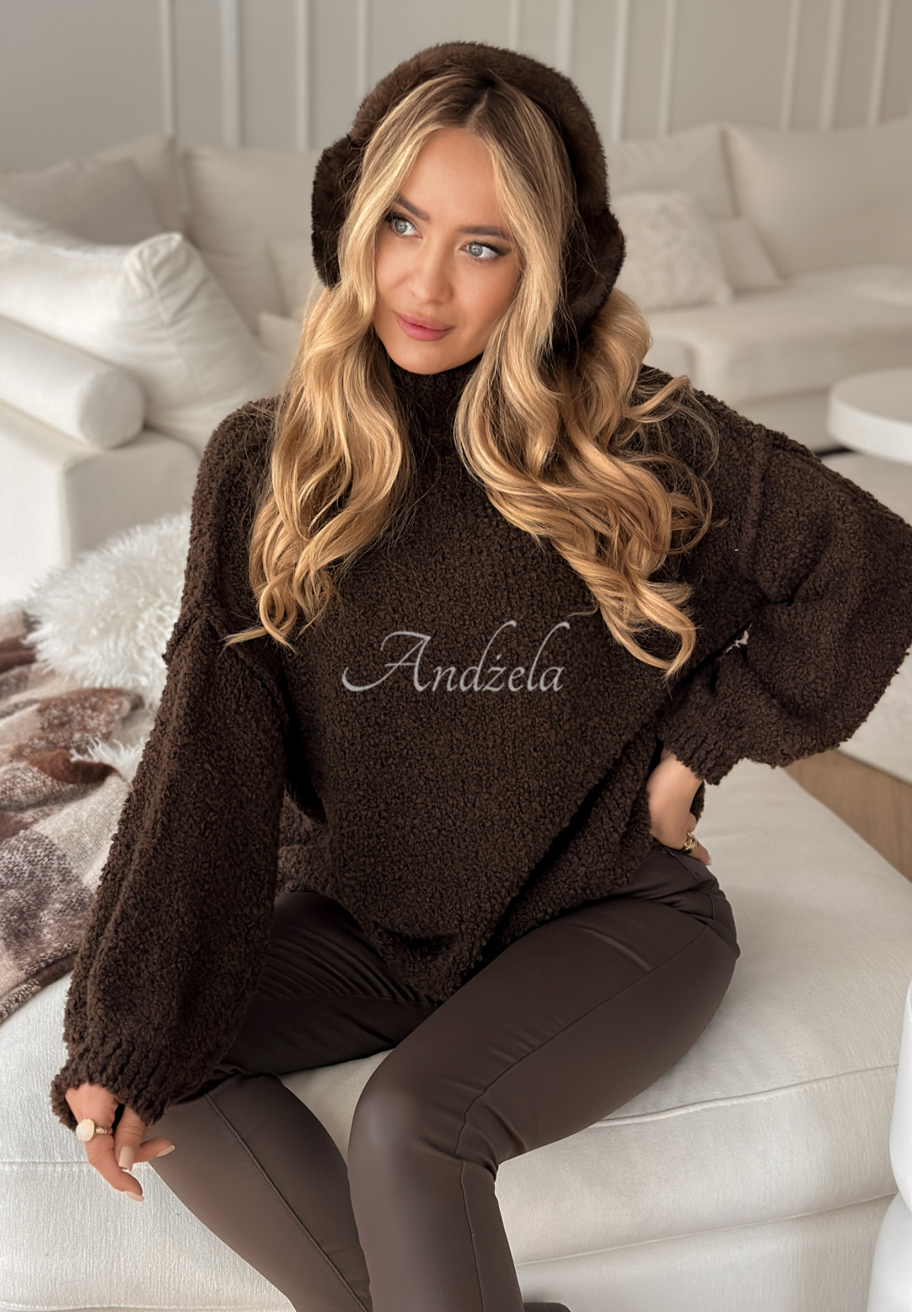 Svetr Comfy And Fluffy čokoládový