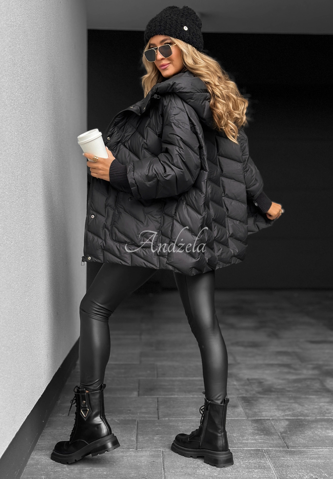 Péřová bunda s kapucí Choose Yourself černá