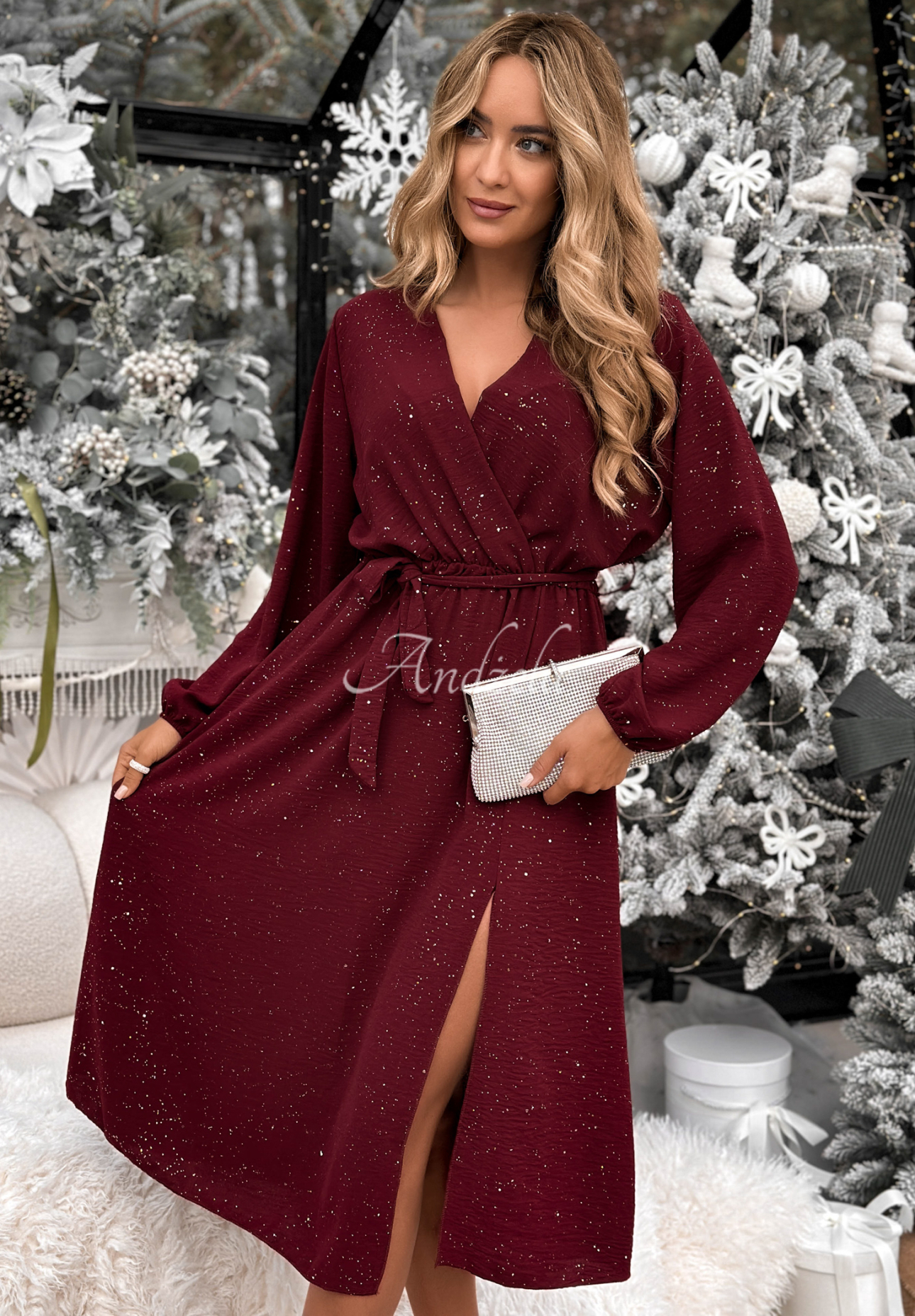 Lesklé viskózové midi šaty Mistletoe Kisses vínová