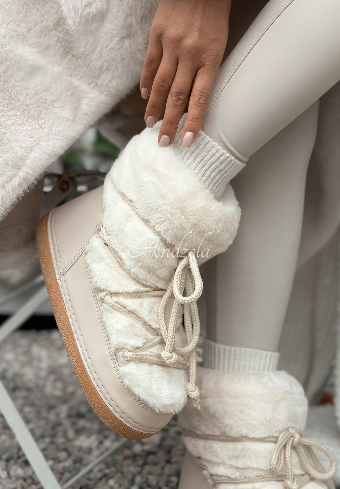 Sněhule s kožíškem End Of Year béžové