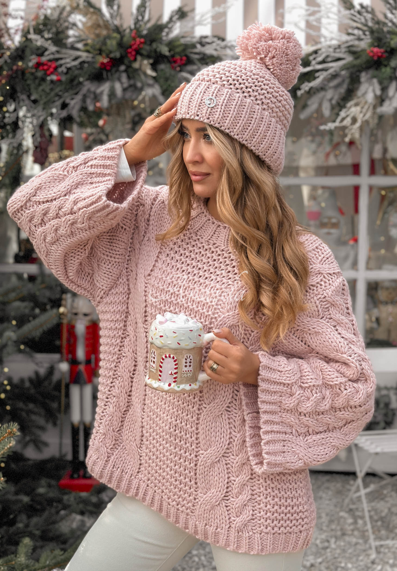 Pletený oversize svetr s vlnou Days Are Short pudrová růžová