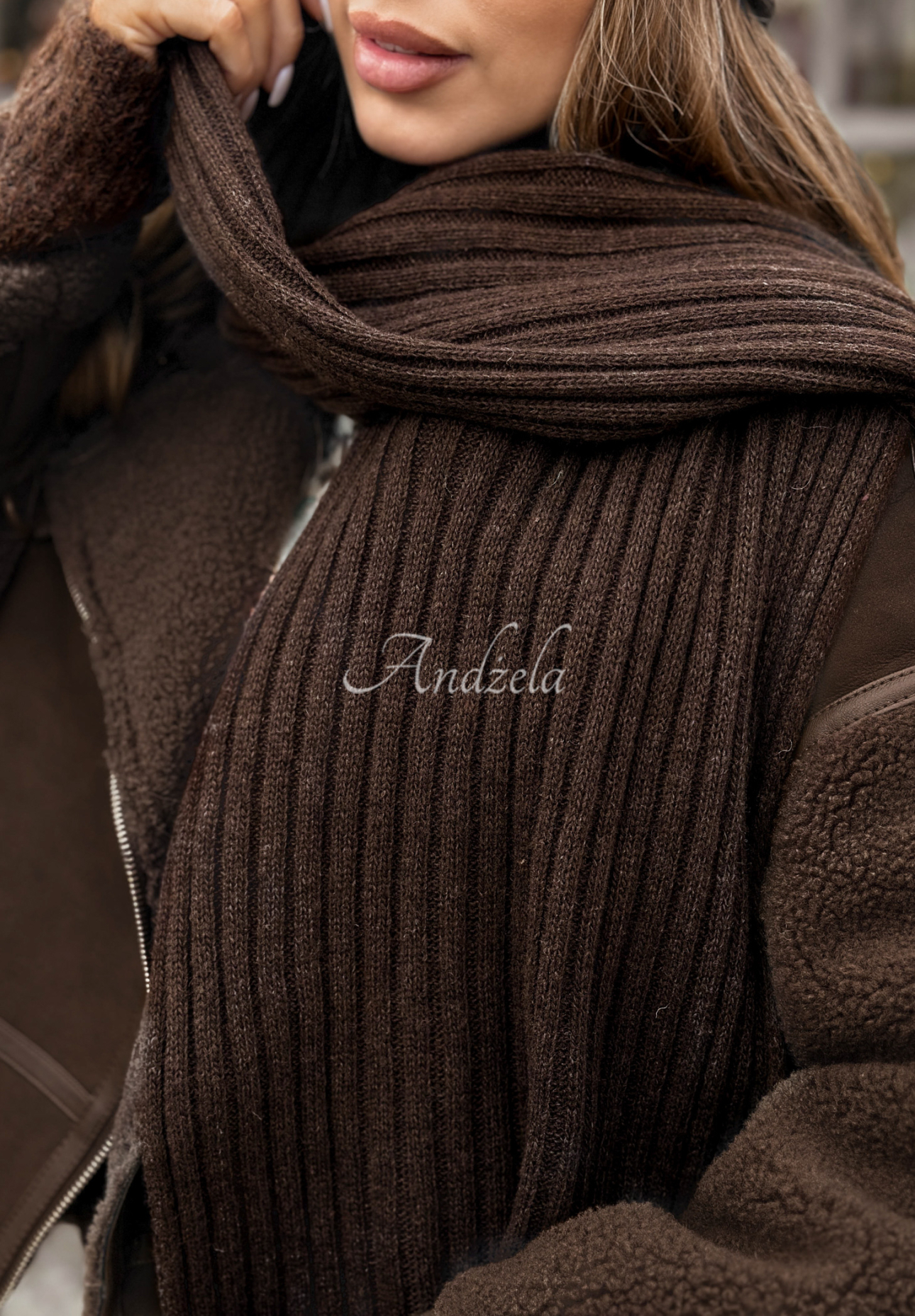 Žebrovaná souprava čepice a šála s vlnou a kašmírem Snow Dates čokoládový