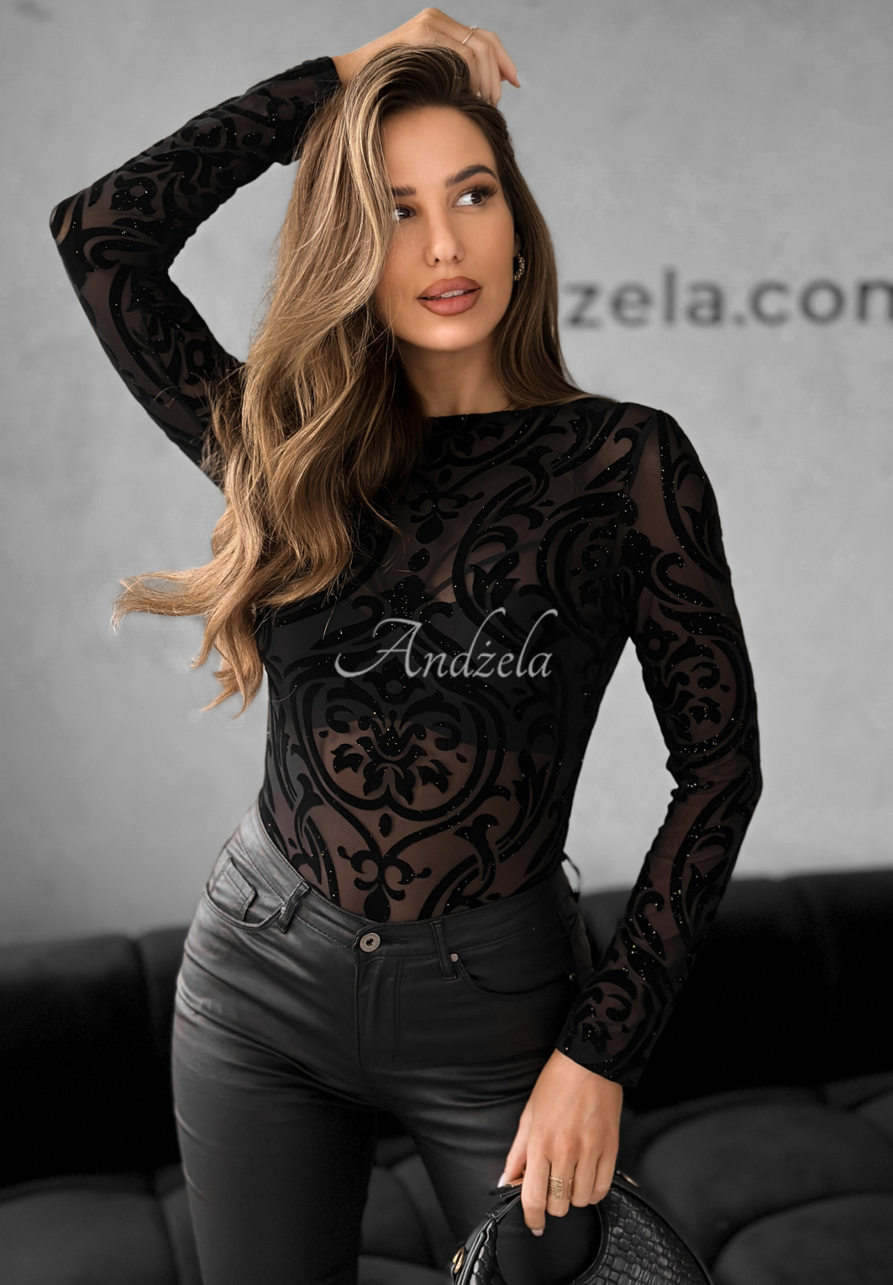 Síťovaná lesklá halenka se vzory The Bad News černá