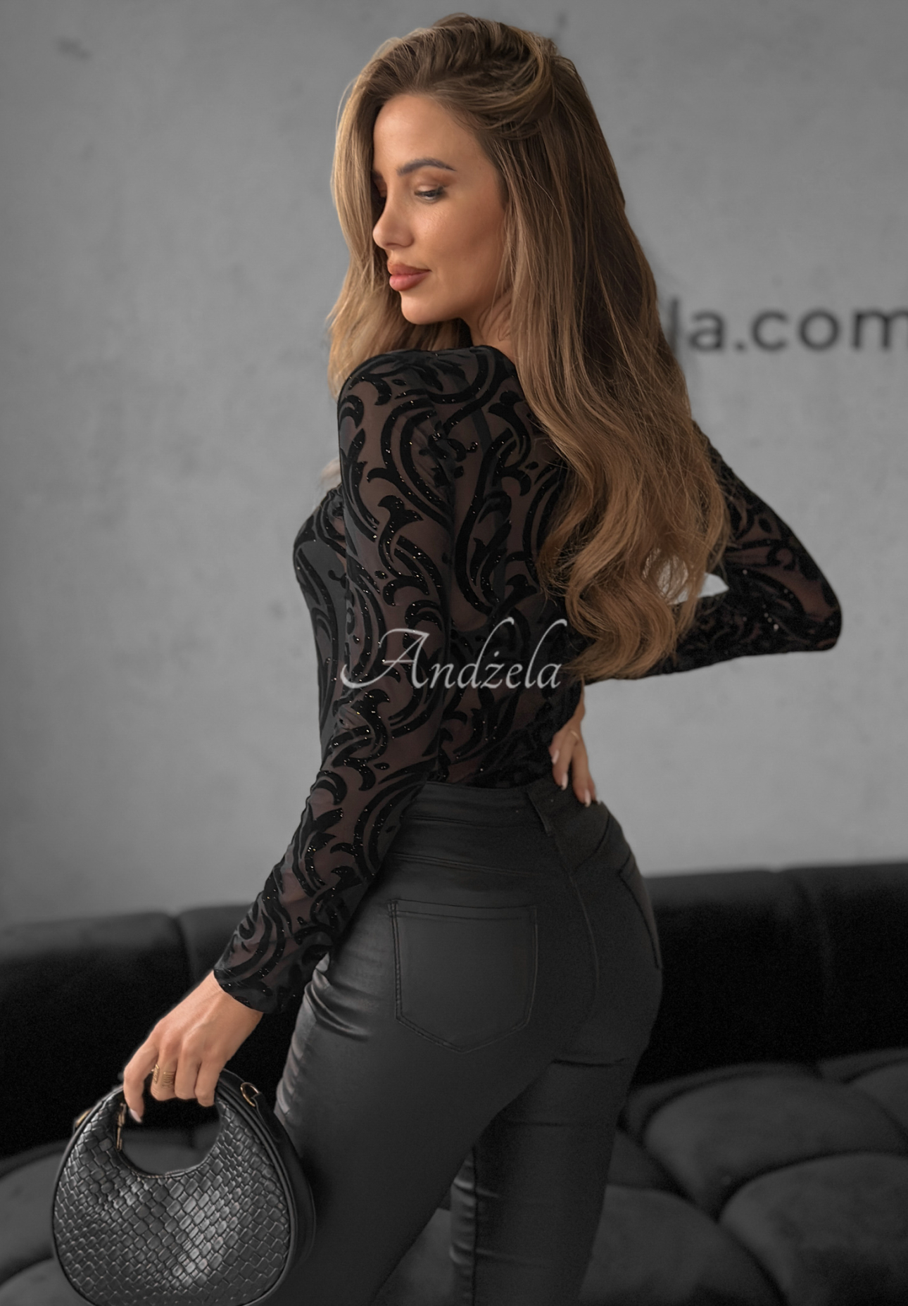 Síťovaná lesklá halenka se vzory The Bad News černá