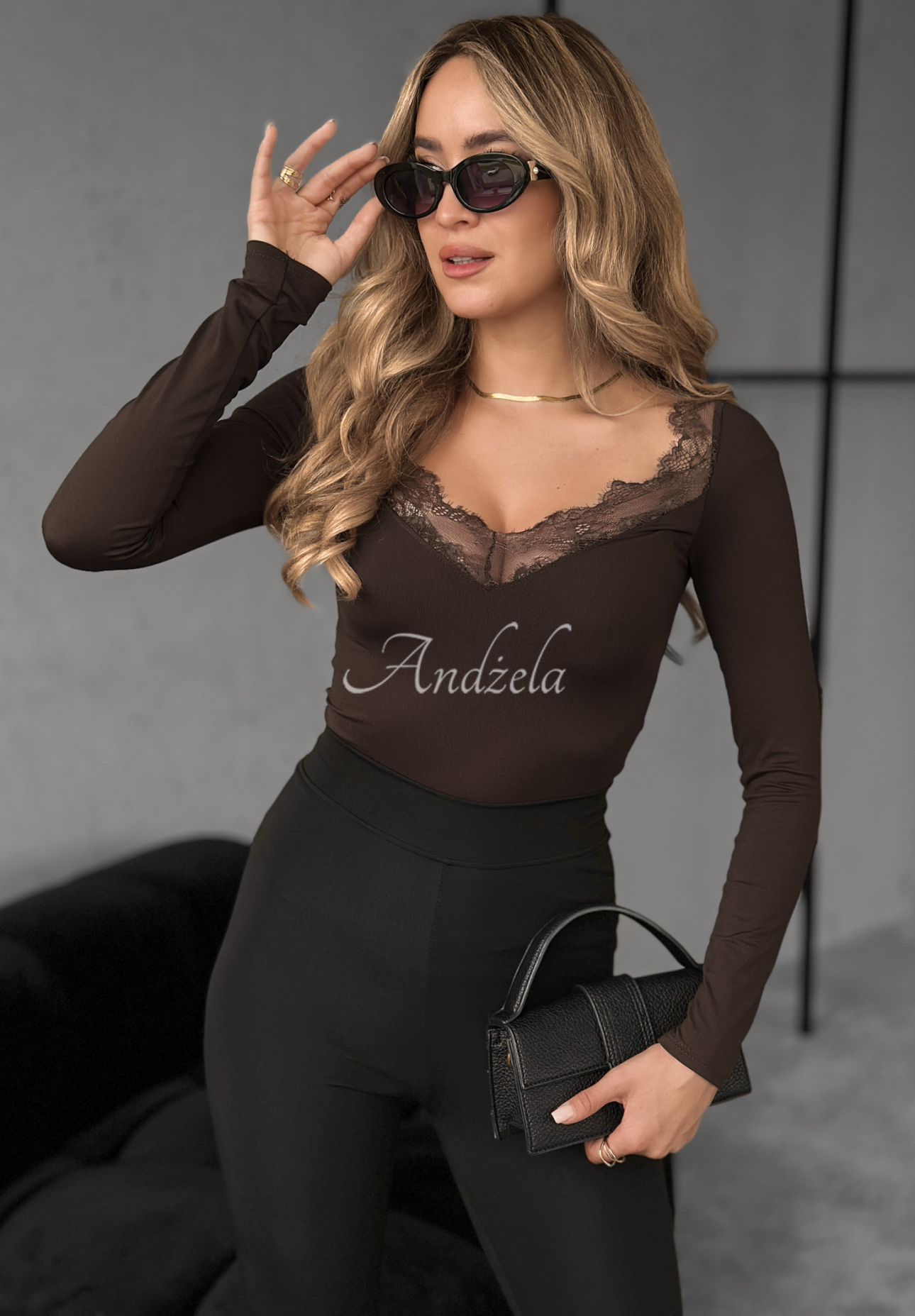 Halenka longsleeve s krajkou Miss In Me čokoládová