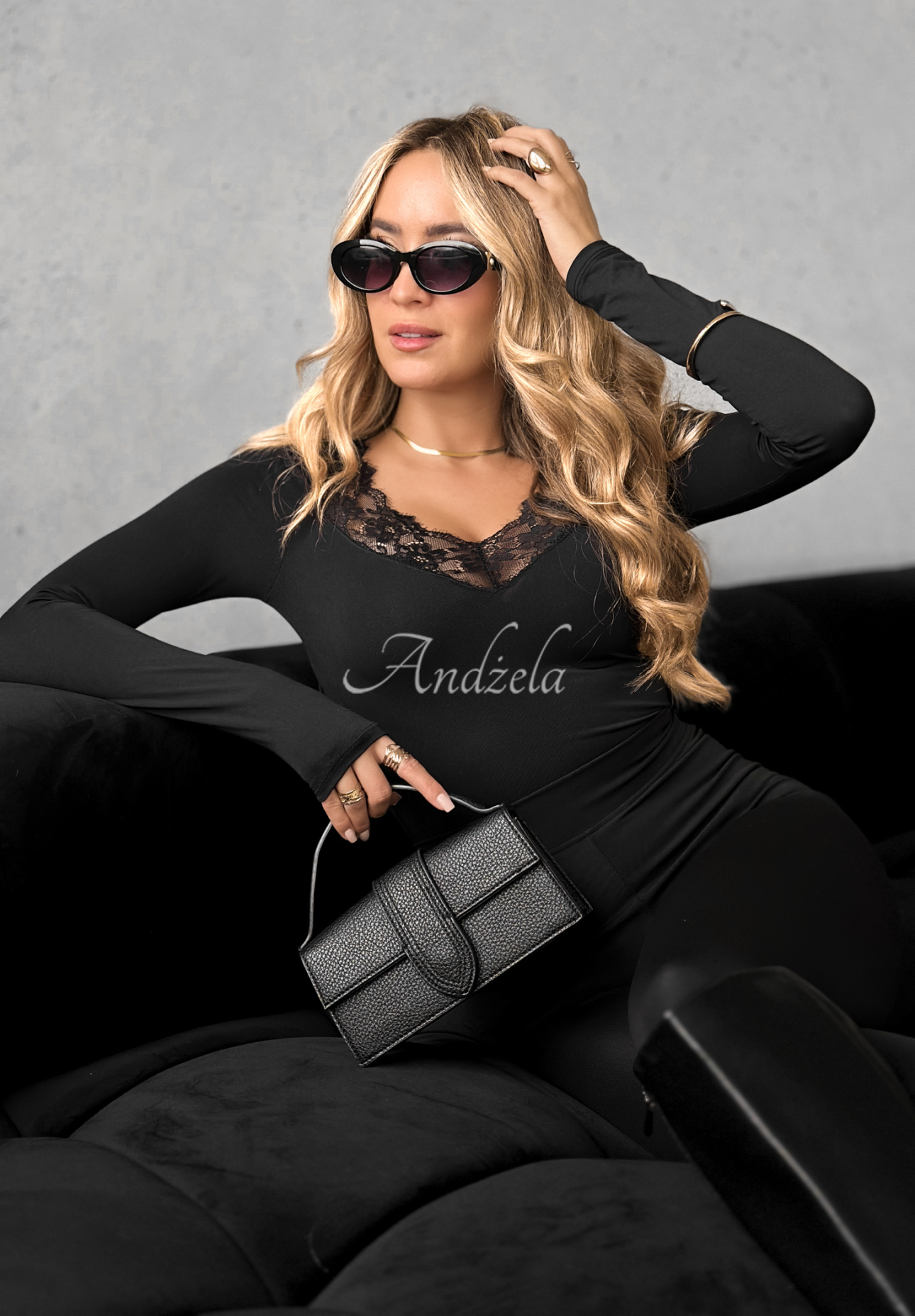 Halenka longsleeve s krajkou Miss In Me černá