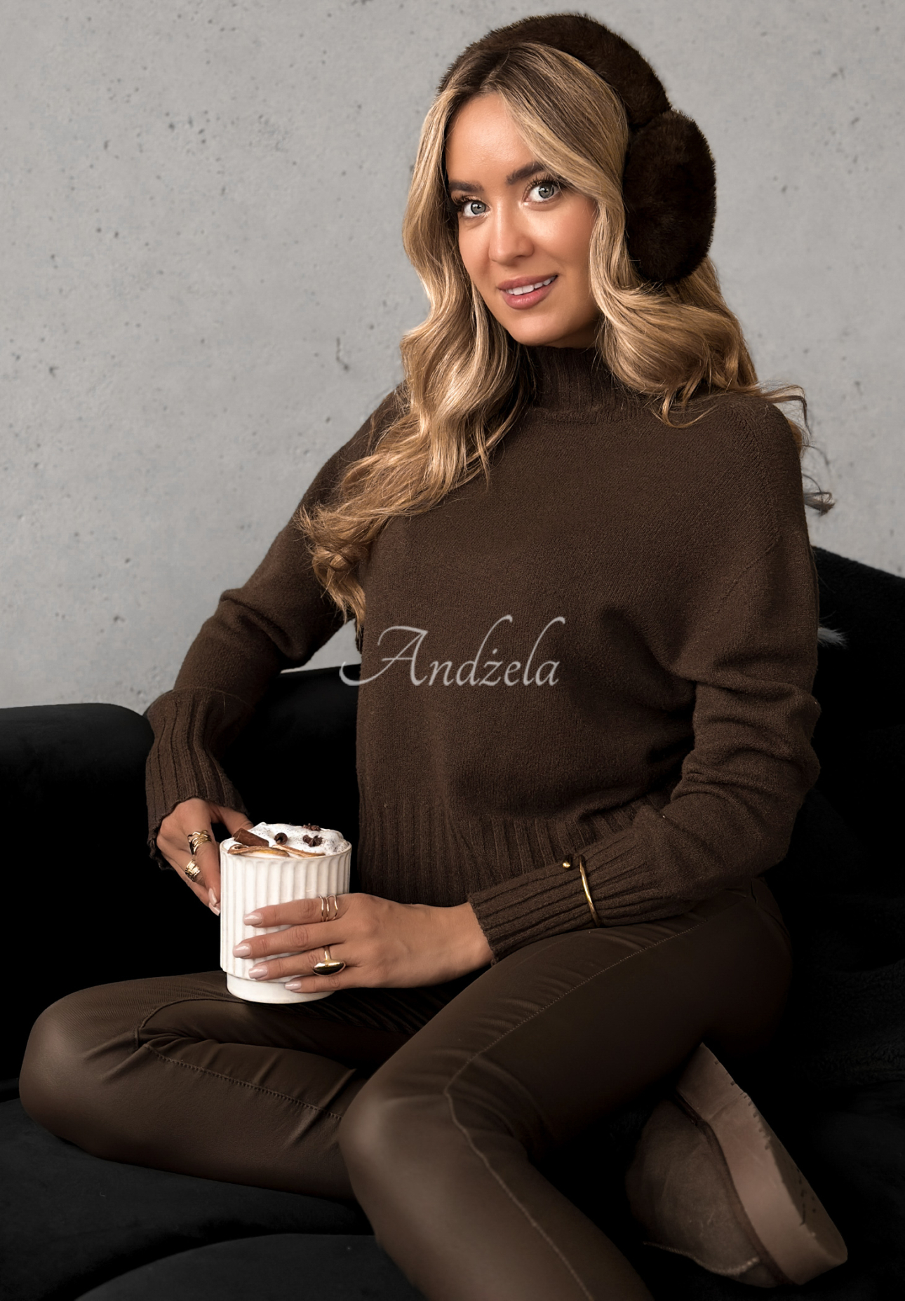 Krátký viskózový svetr s rolákem Single Snowflake čokoládový