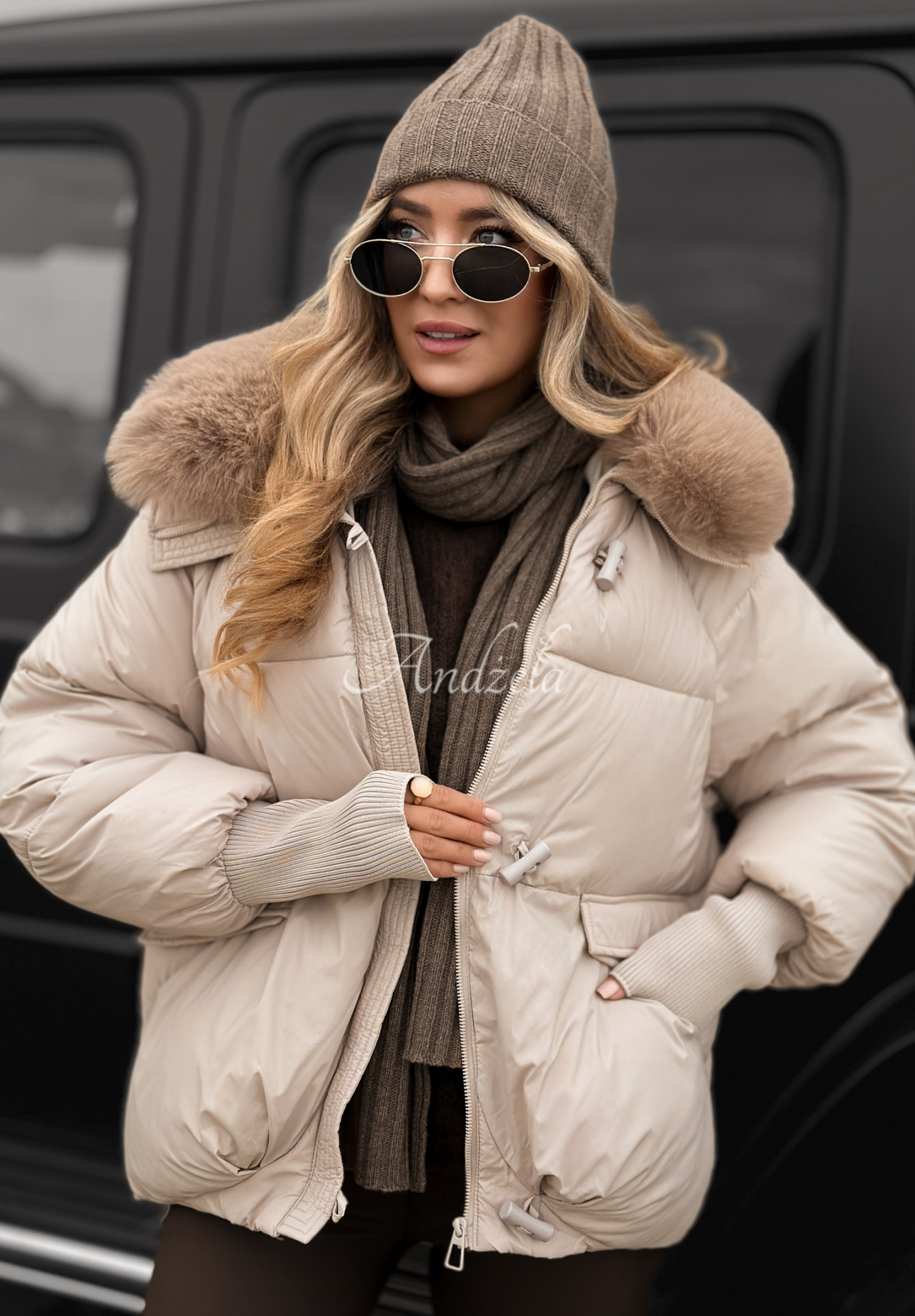 Prošívaná bunda s kapucí a kožíškem Little Snowman béžová