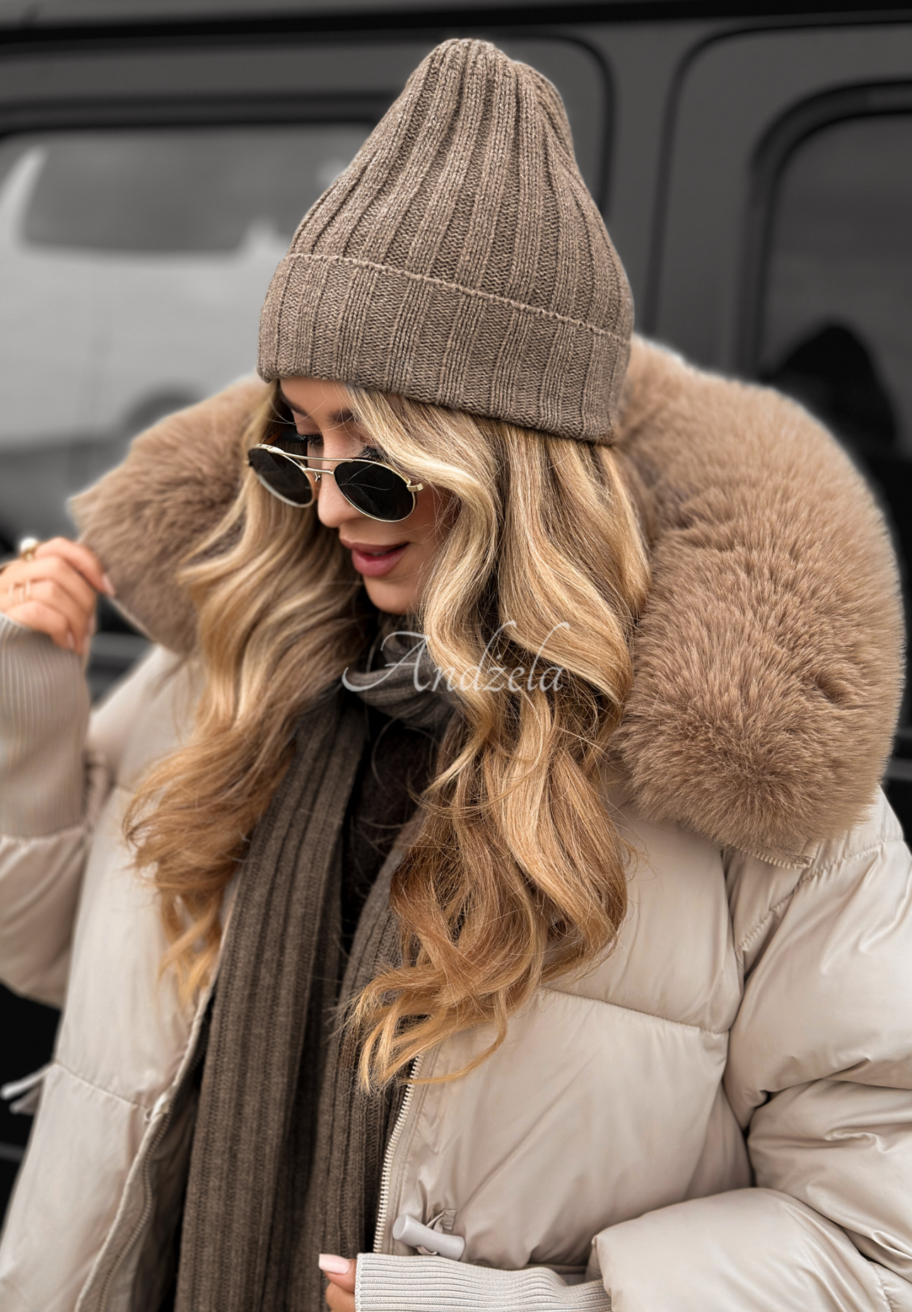 Prošívaná bunda s kapucí a kožíškem Little Snowman béžová