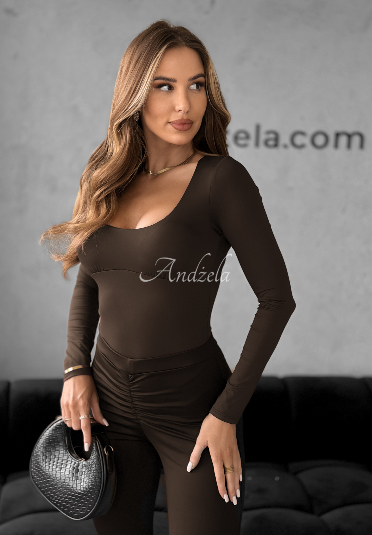 Body s výstřihem Come Over čokoládové