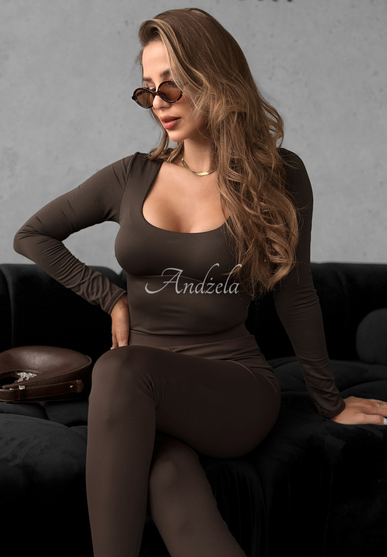 Body s výstřihem Come Over čokoládové