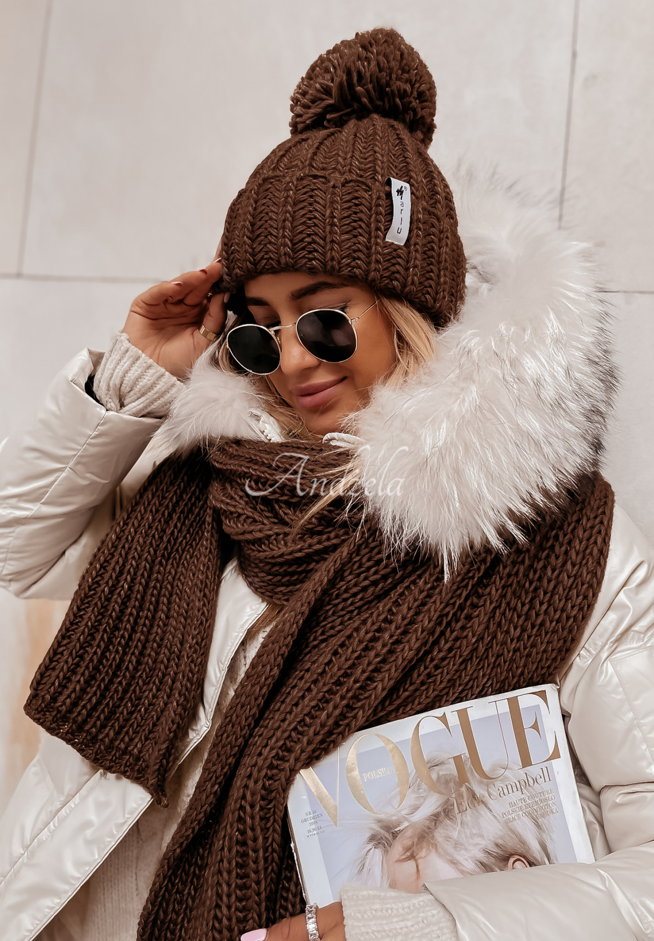 Pletená čepice s bambulí Laponia tmavě čokoládove