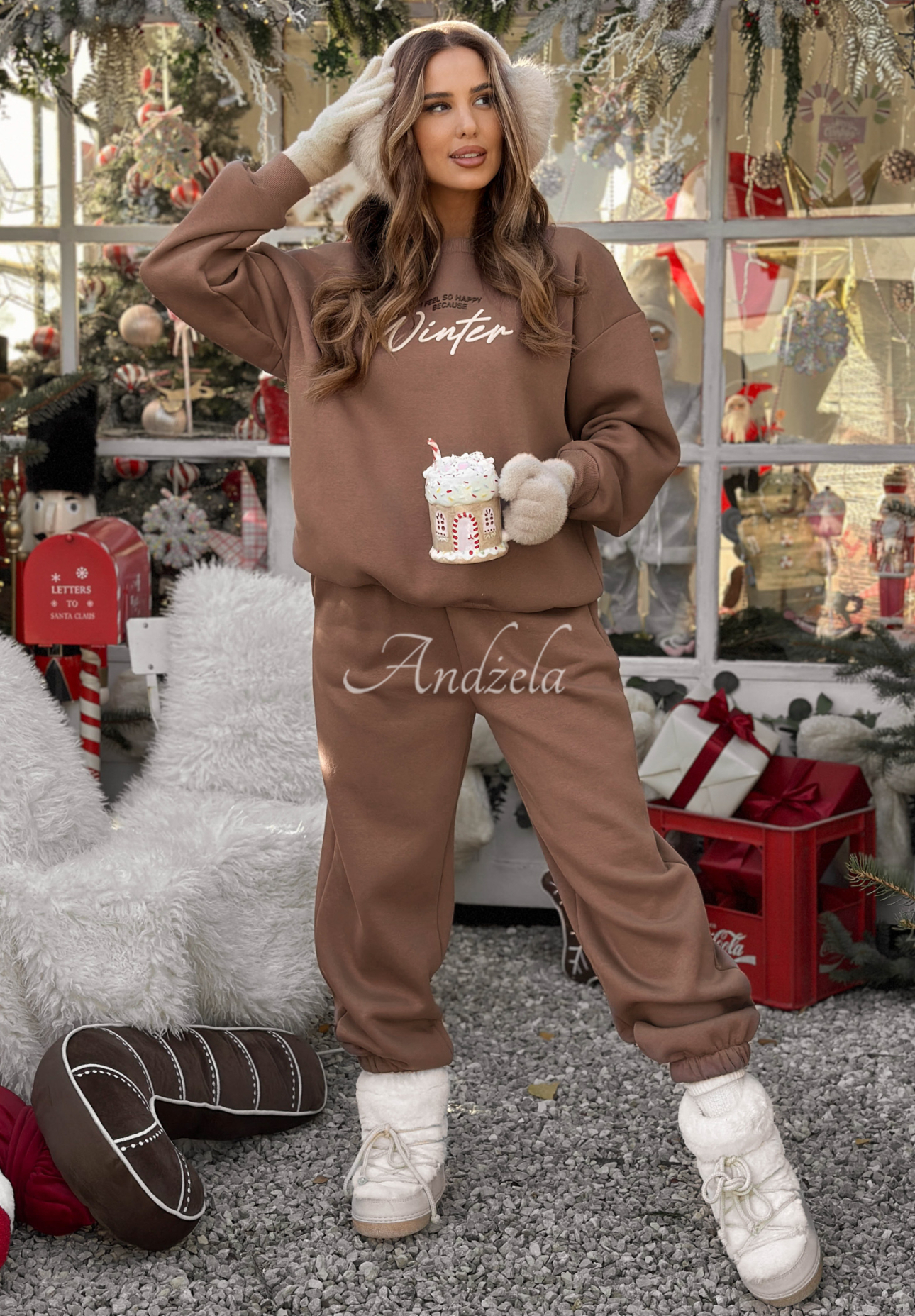 Zateplená tepláková souprava mikina a kalhoty So Happy Because Winter čokoládový
