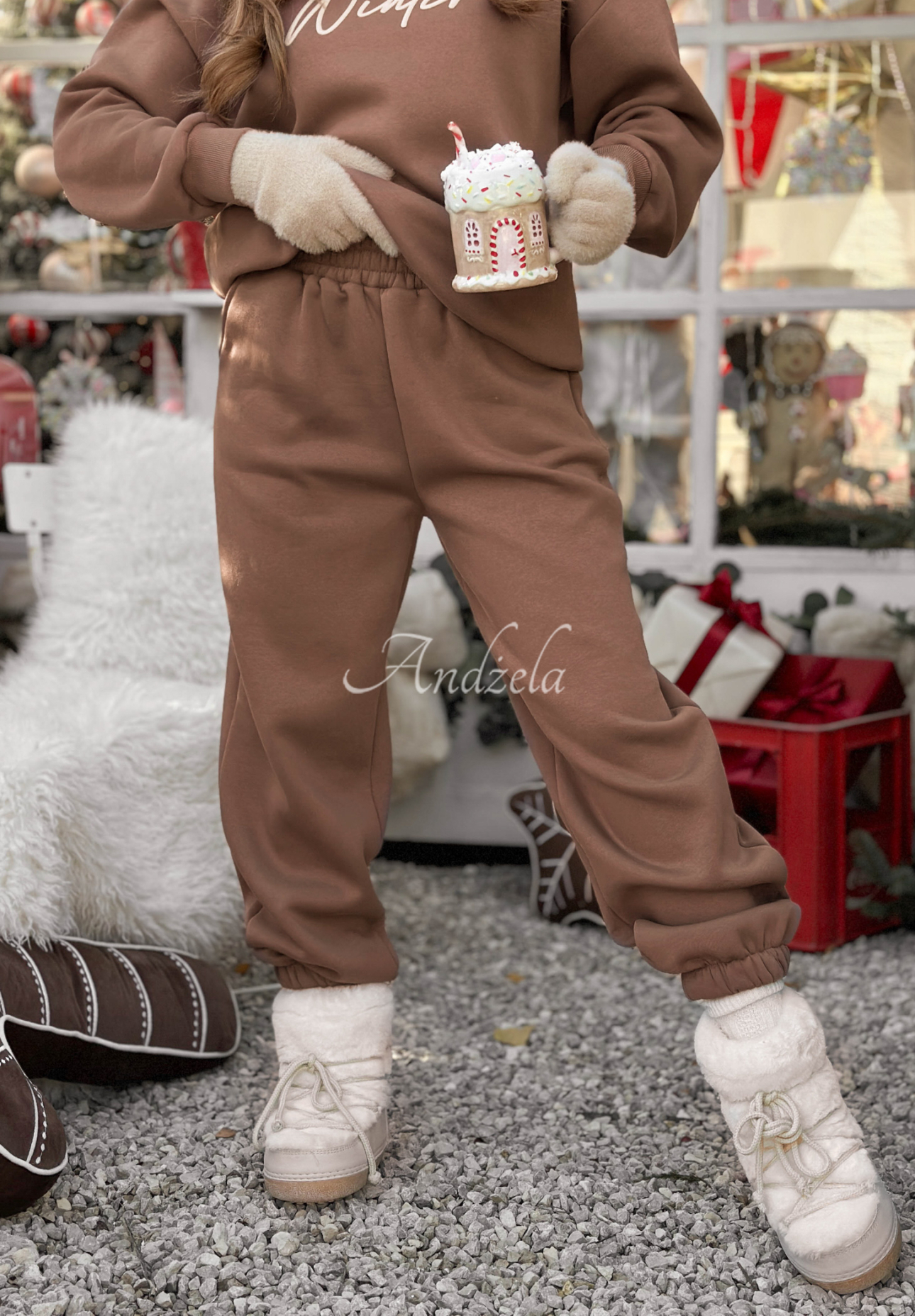 Zateplená tepláková souprava mikina a kalhoty So Happy Because Winter čokoládový