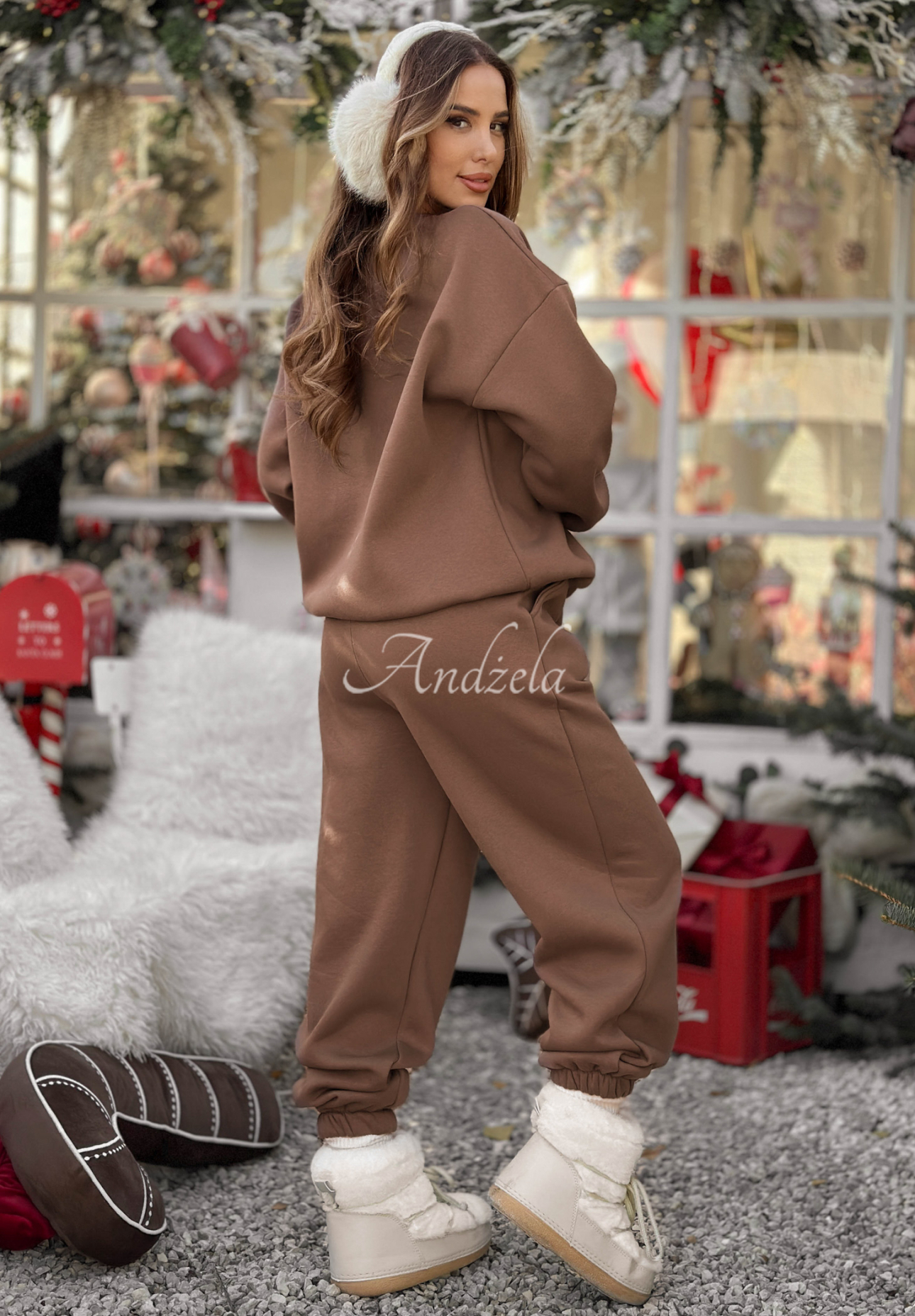 Zateplená tepláková souprava mikina a kalhoty So Happy Because Winter čokoládový