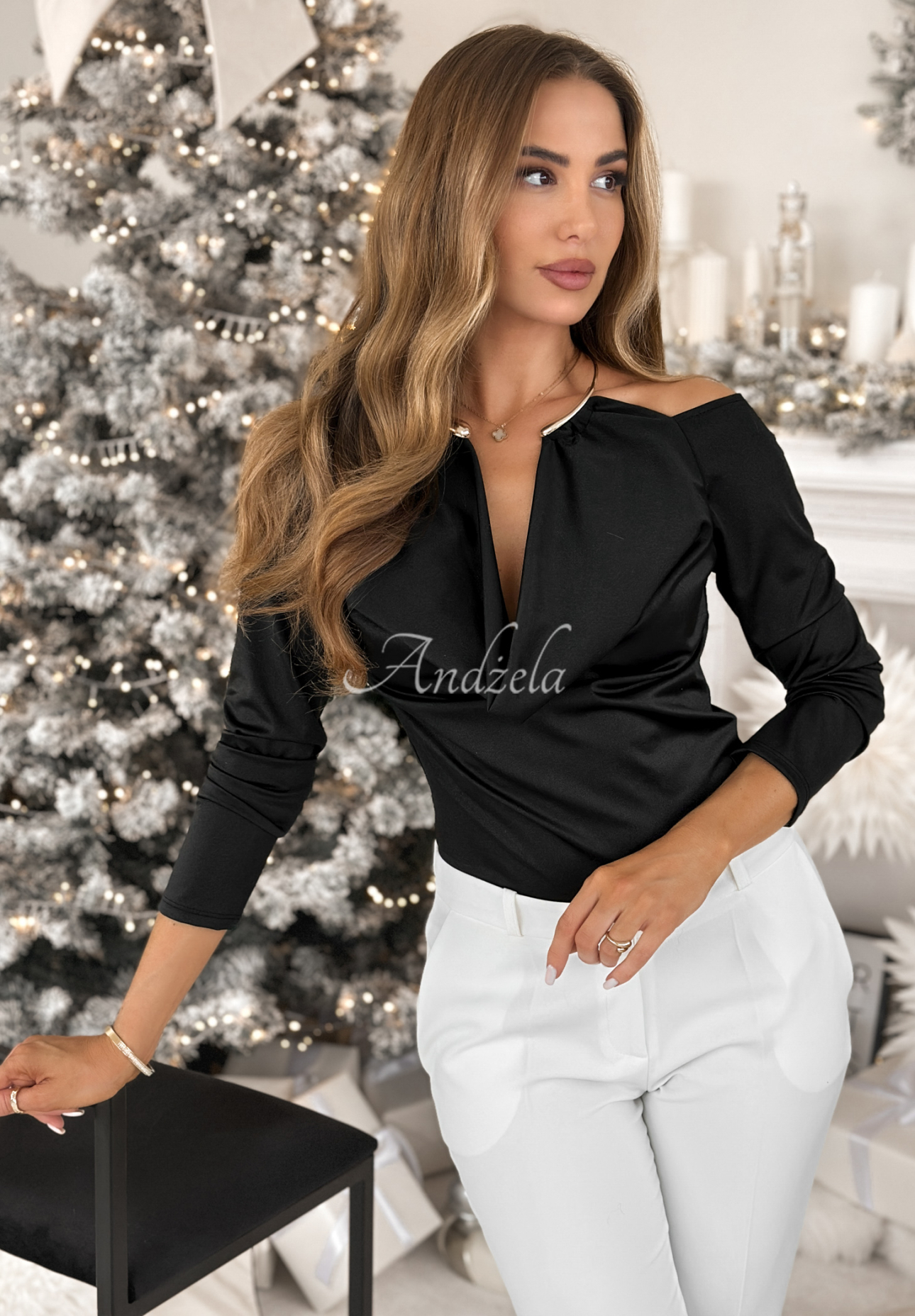 Elegantní halenka s límcem Lights On Me černá