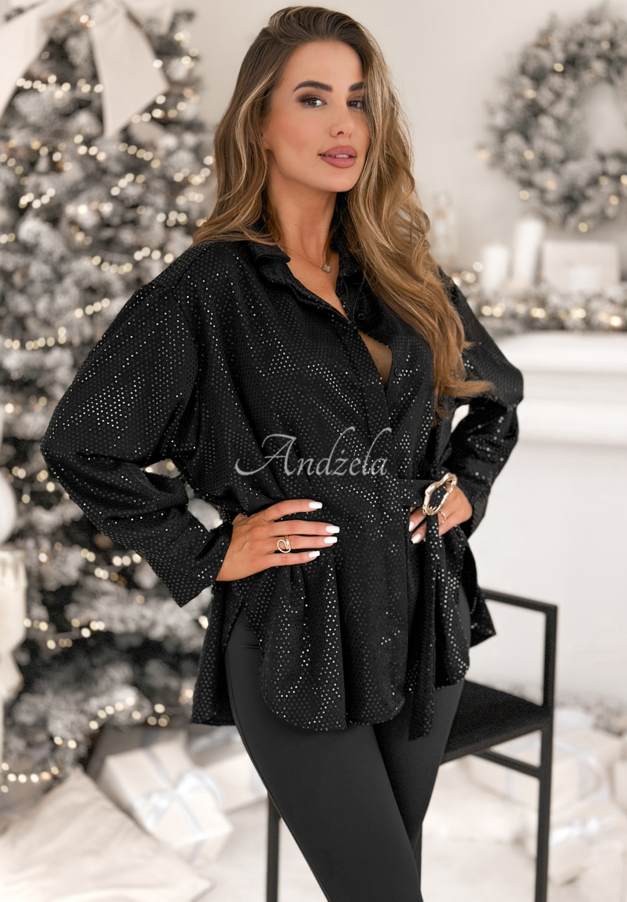 Lesklá košile s ozdobnou aplikací Still Wondering černá