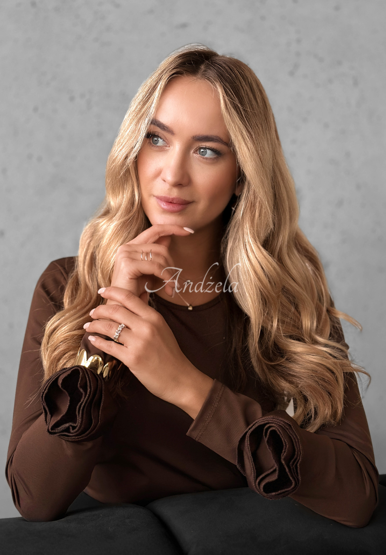 Halenka se zdobnými růžemi Rose All Day čokoládová