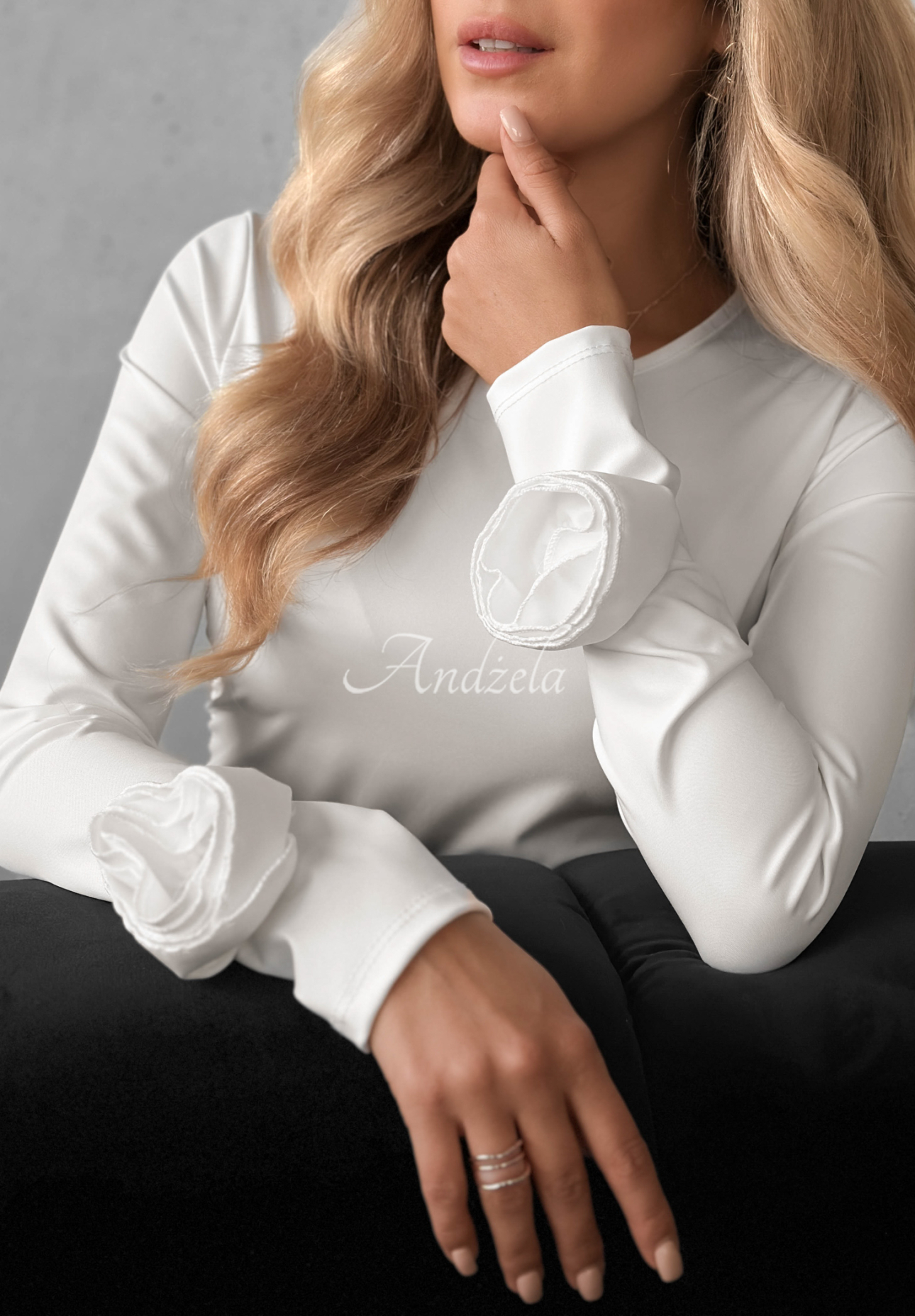 Halenka se zdobnými růžemi Rose All Day Bílá