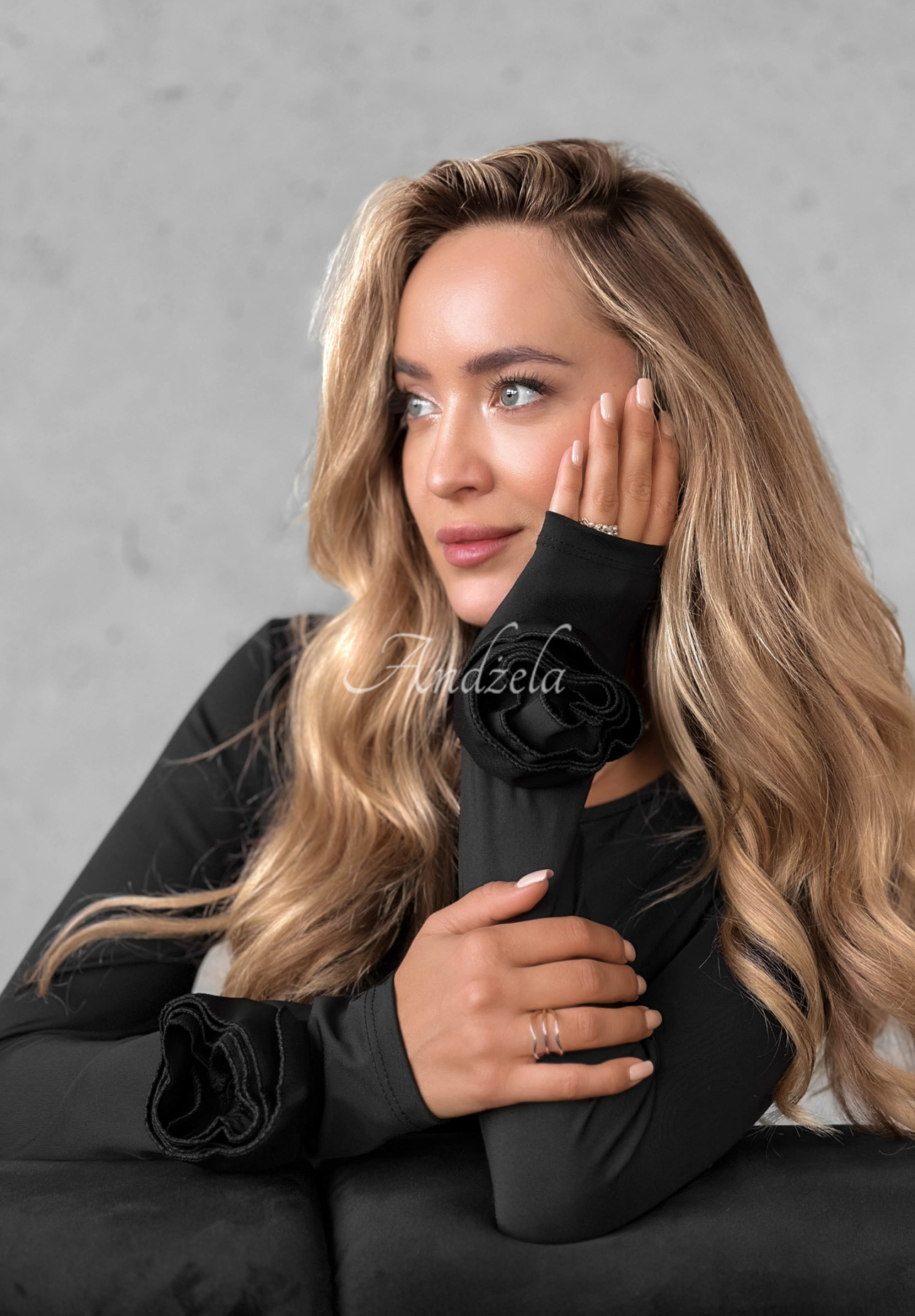 Halenka se zdobnými růžemi Rose All Day černá