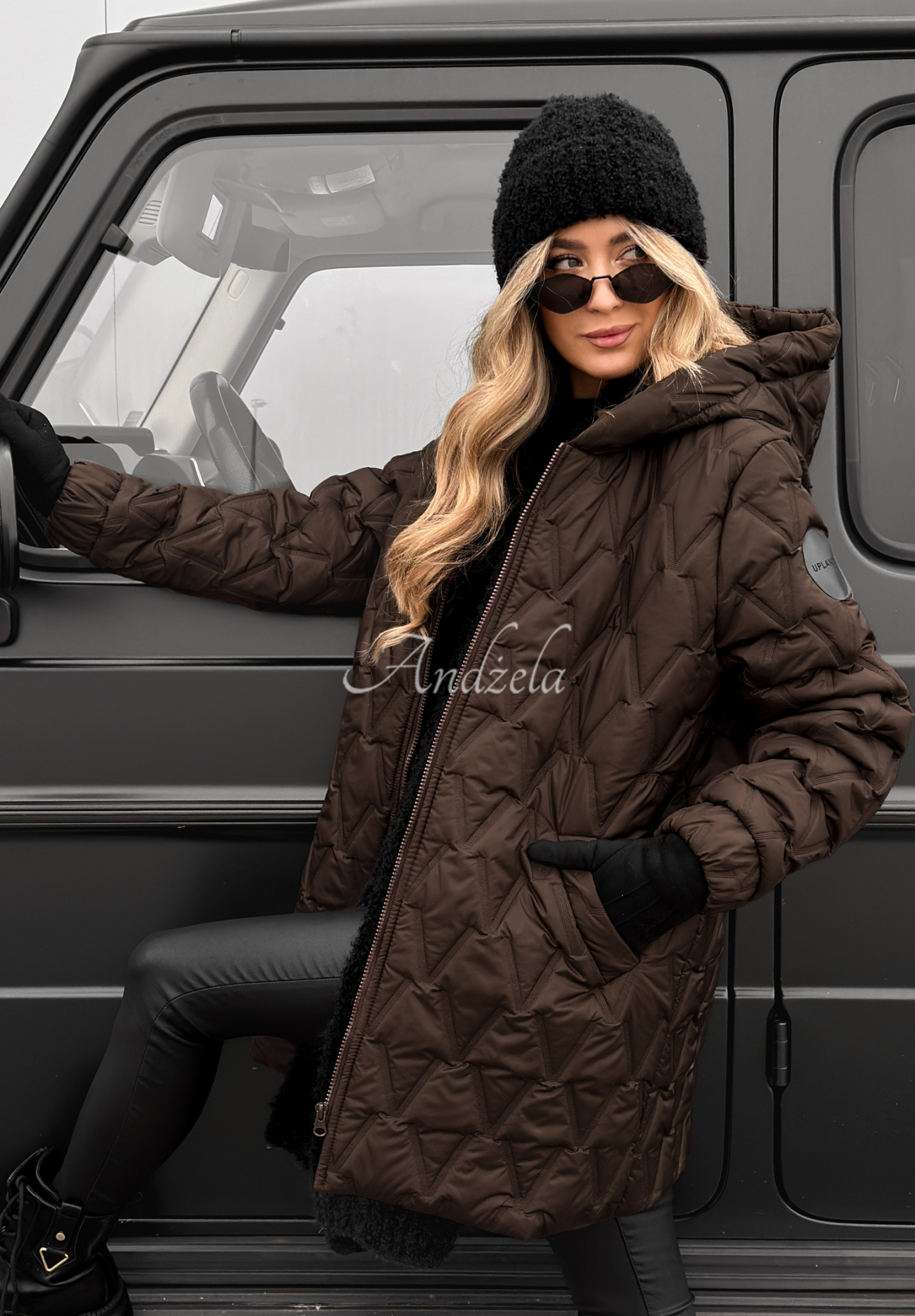 Prošívaná bunda s kapucí Chilly Nights čokoládová