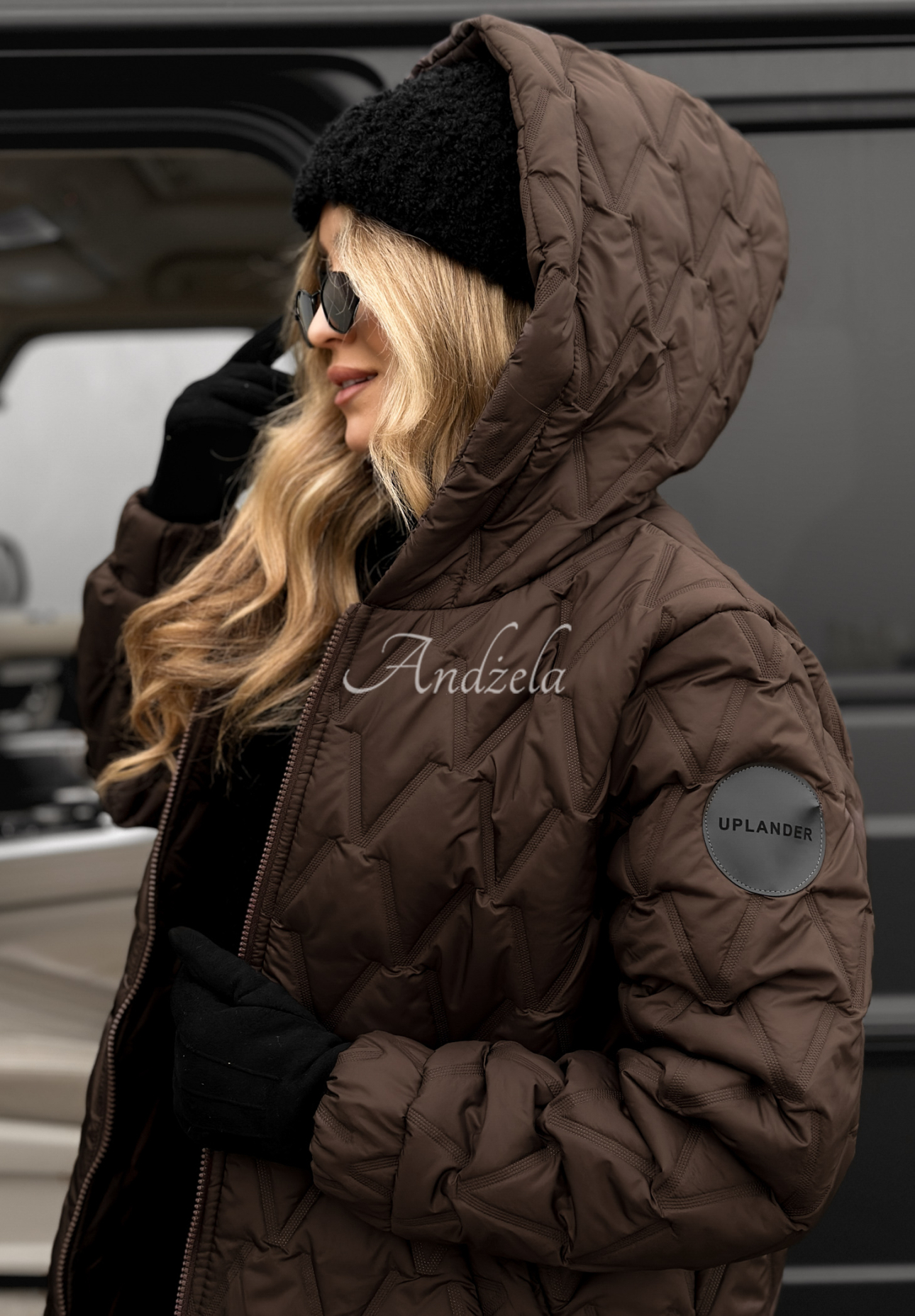 Prošívaná bunda s kapucí Chilly Nights čokoládová