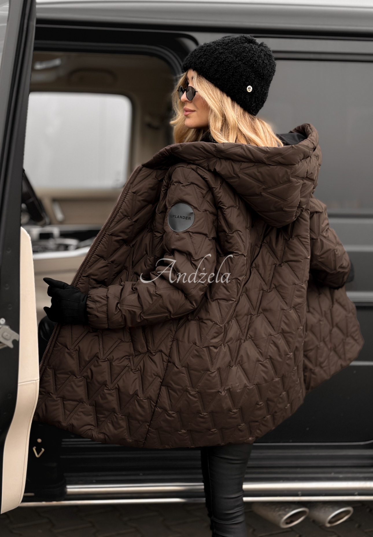 Prošívaná bunda s kapucí Chilly Nights čokoládová