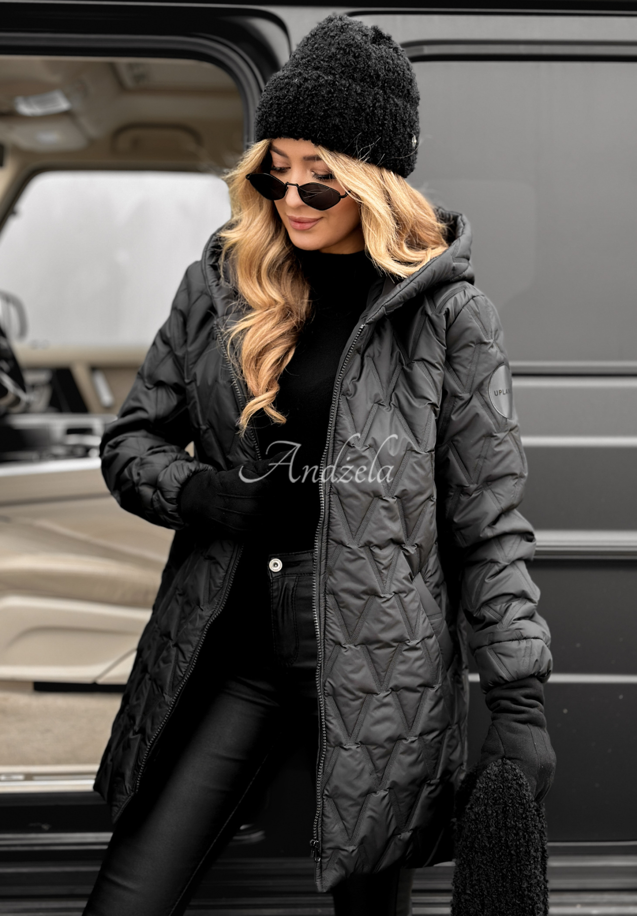 Prošívaná bunda s kapucí Chilly Nights černá