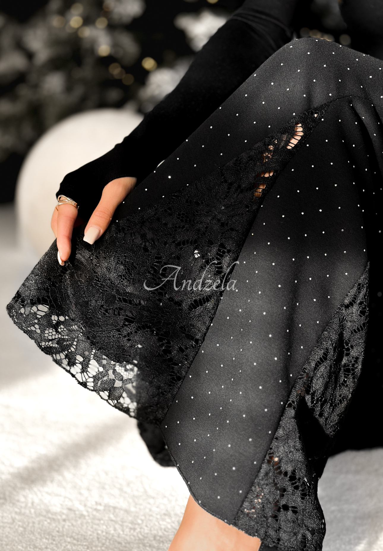 Viskózové zvonové kalhoty s krystalky a krajkou Bling Allure černé