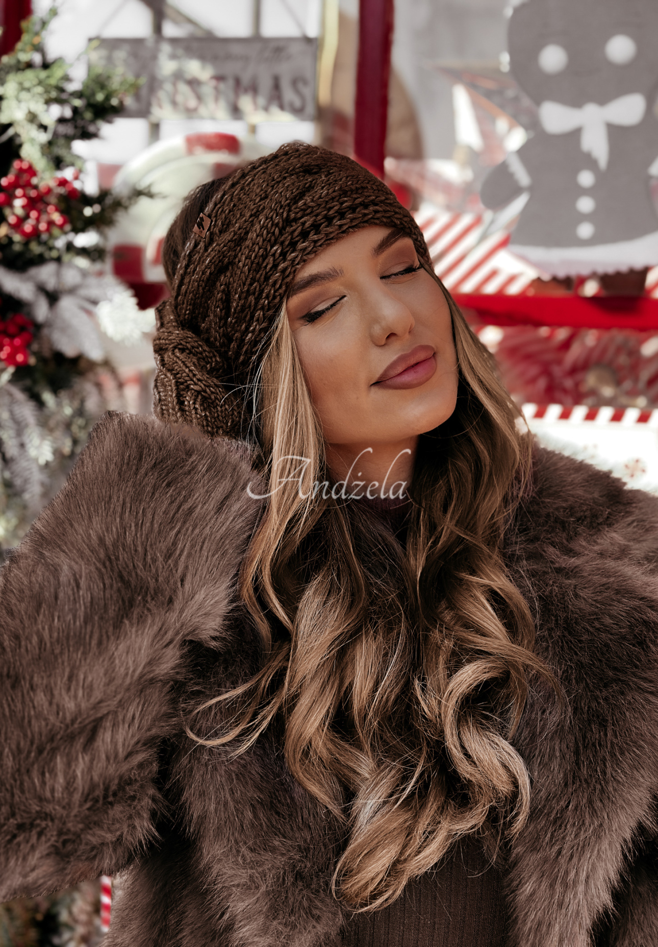 Pletená čelenka Winter Wishes tmavě čokoládove