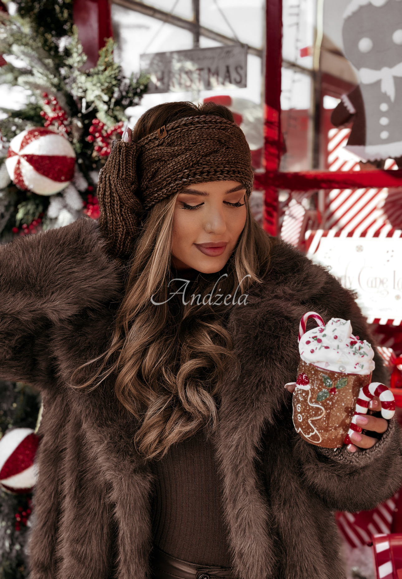 Pletená čelenka Winter Wishes tmavě čokoládove