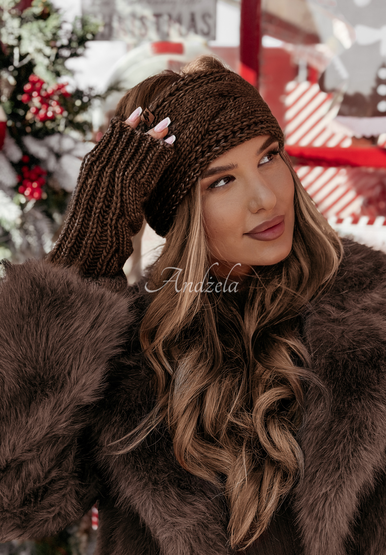 Pletená čelenka Winter Wishes tmavě čokoládove