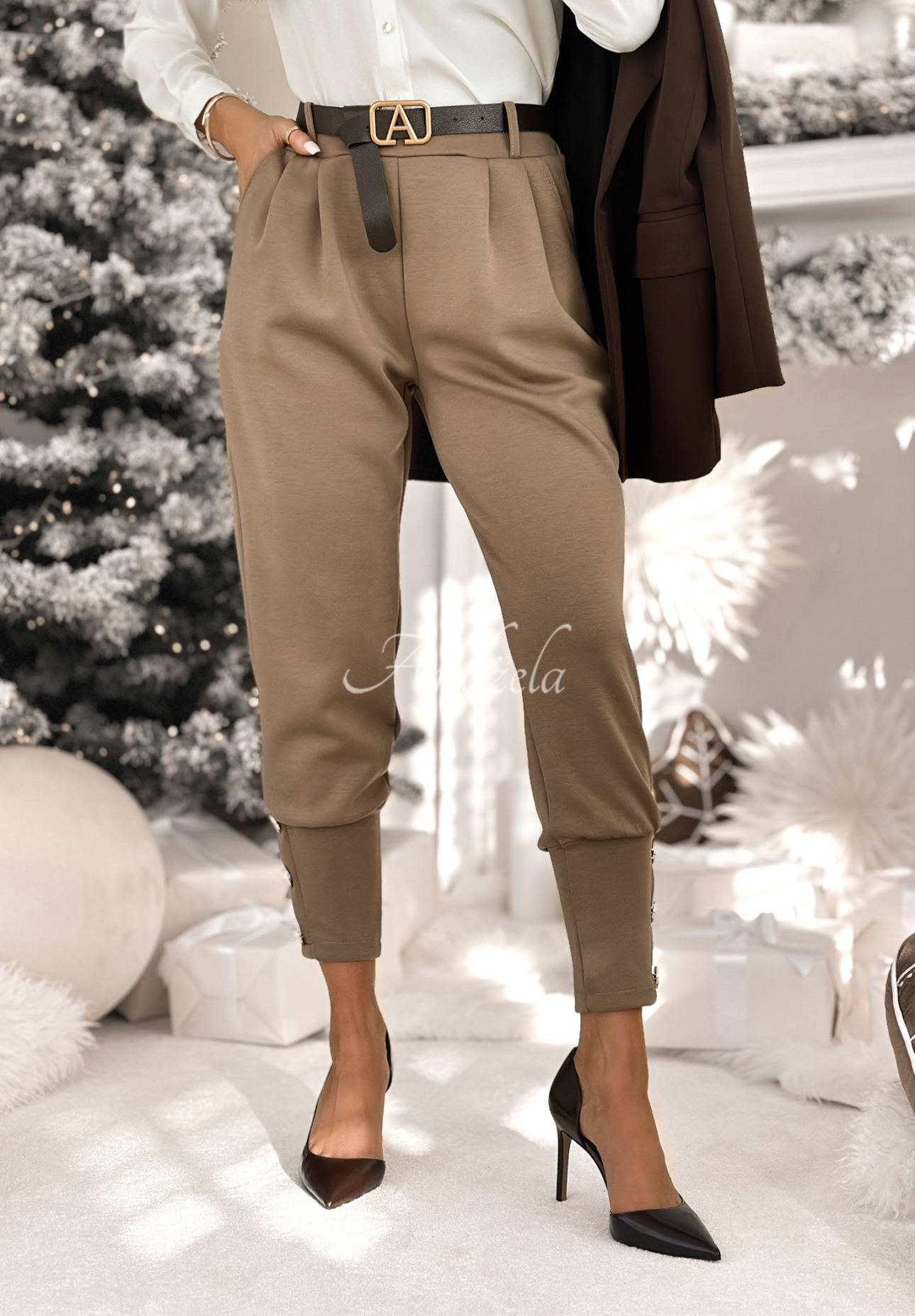 Látkové kalhoty s knoflíky Take A Peek Mokka