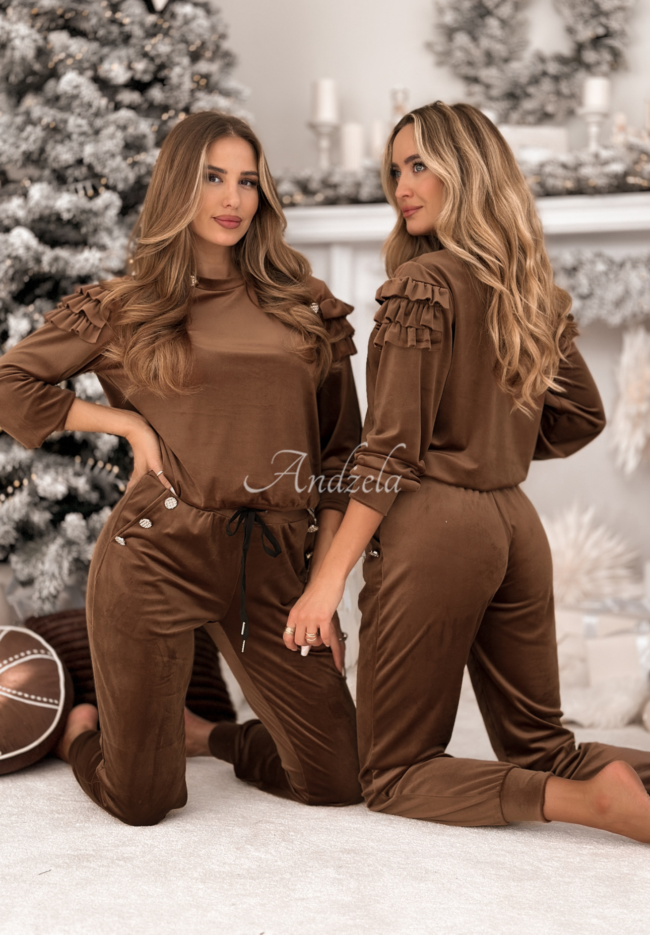 Velurová tepláková souprava s volánky Just Two Of Us čokoládový