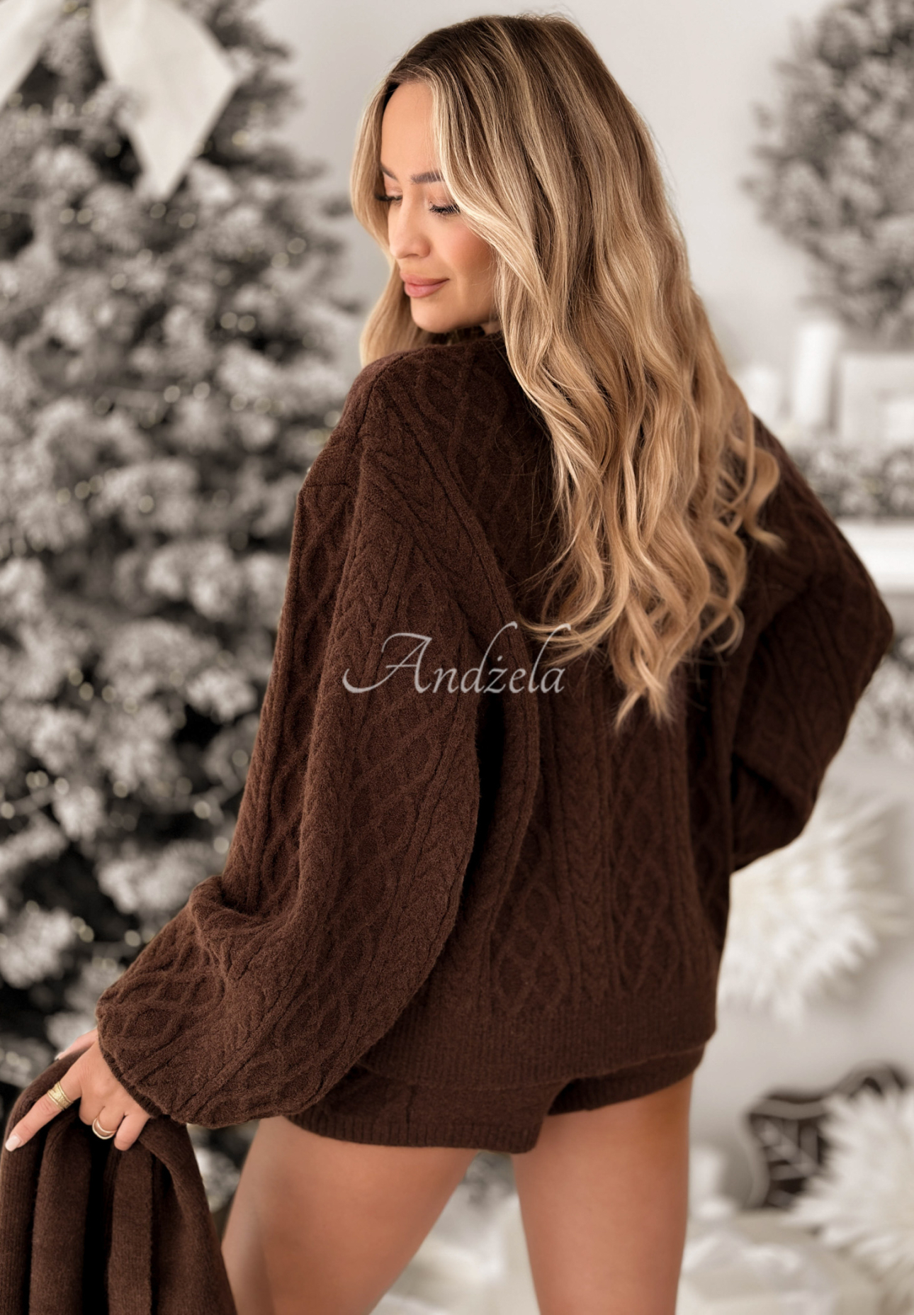 Souprava 3v1 svetr se šálou a šortky Northern Attitude čokoládový