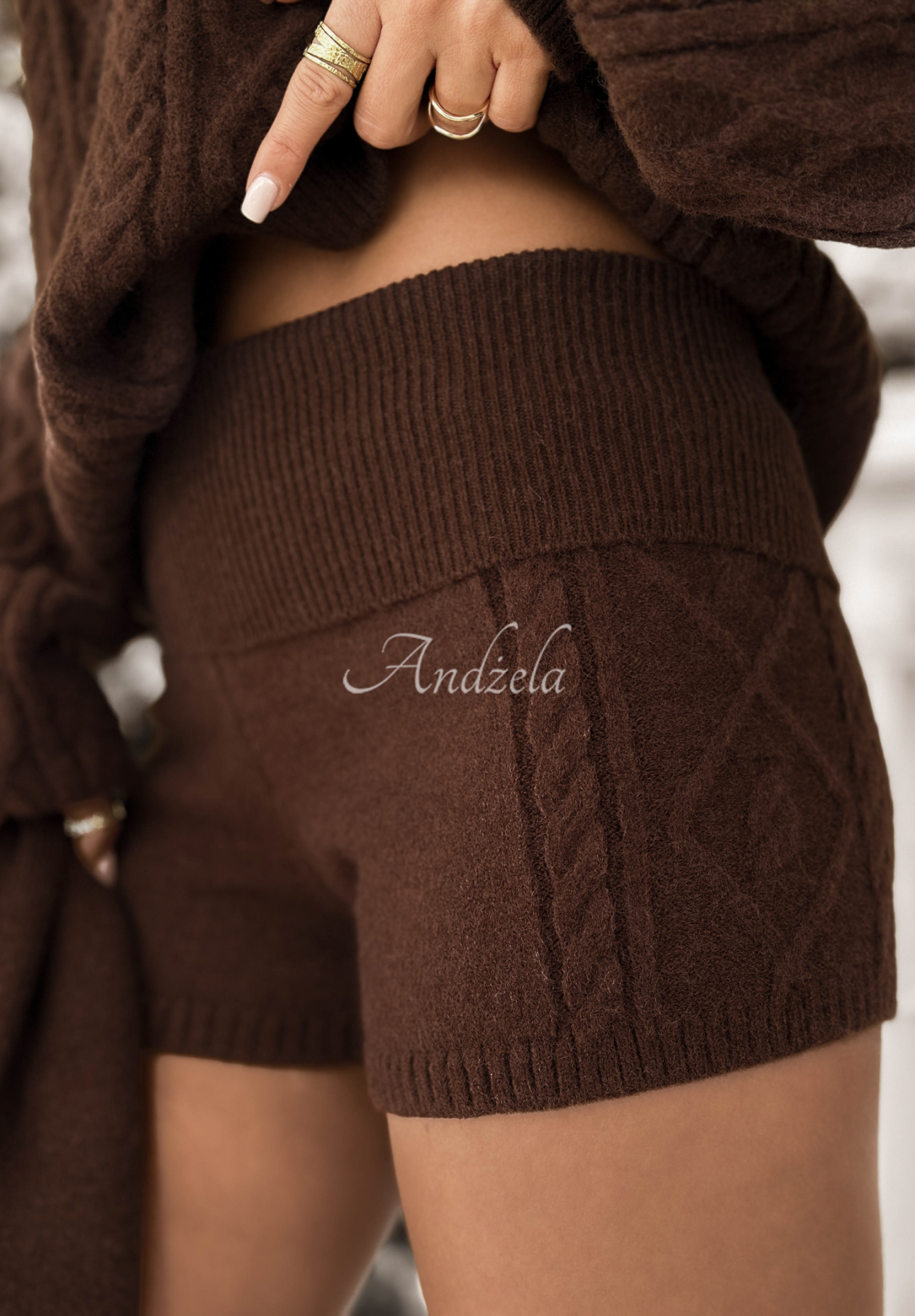 Souprava 3v1 svetr se šálou a šortky Northern Attitude čokoládový