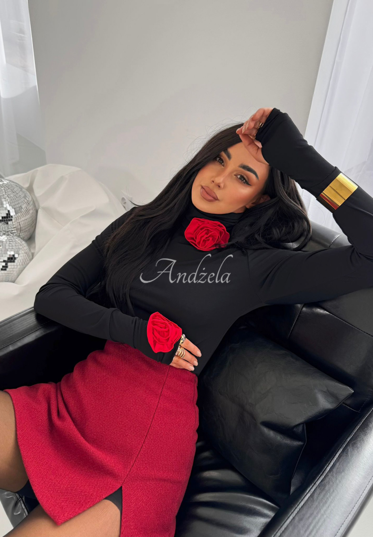 Viskózová halenka s rolákem a růžemi La Milla Bouquet Of Roses černá