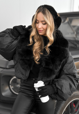 Krátká péřová bunda s kožíškem Snow Thanks černá