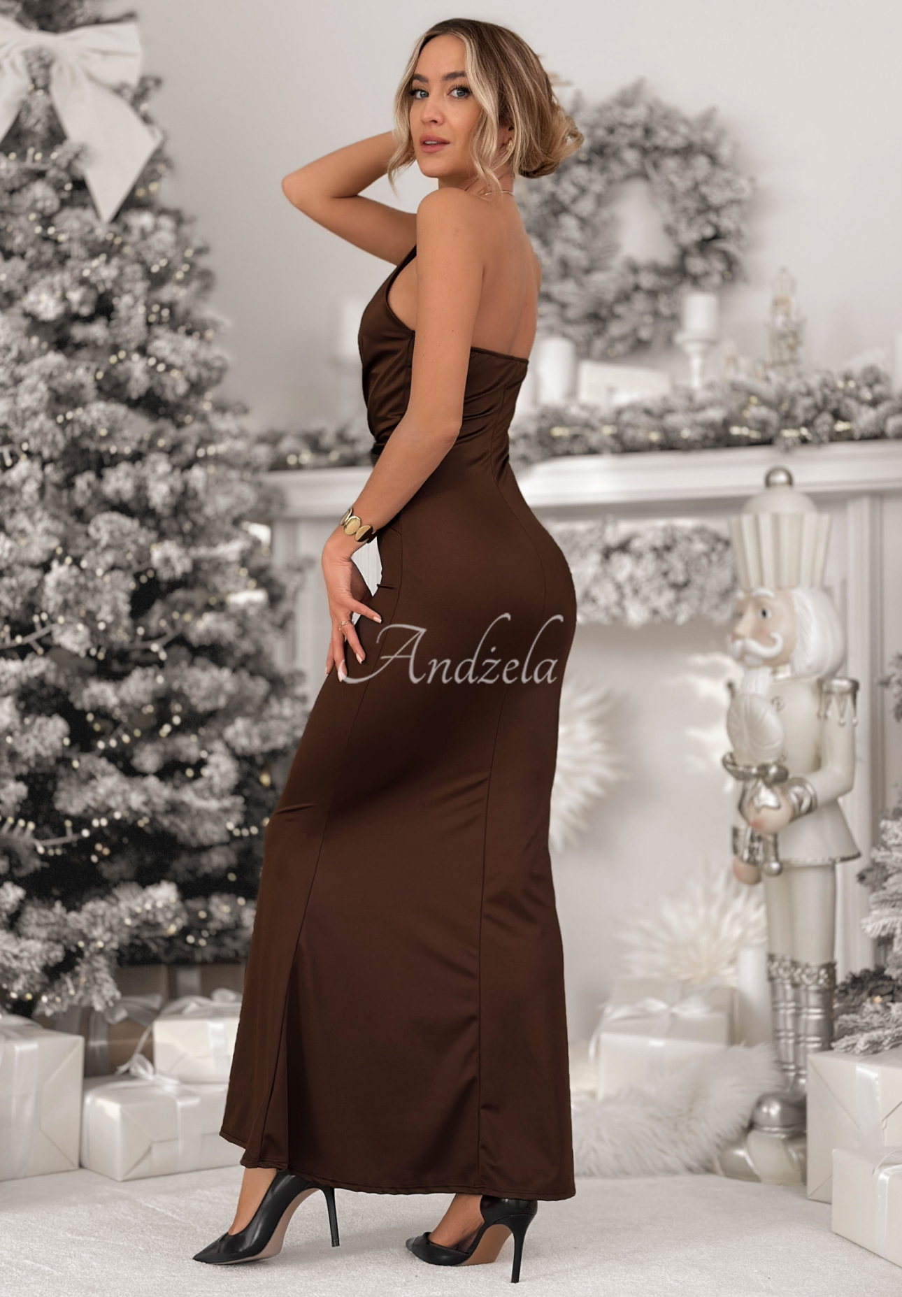 Maxi šaty s náhrdelníkem Never Felt Like This čokoládová