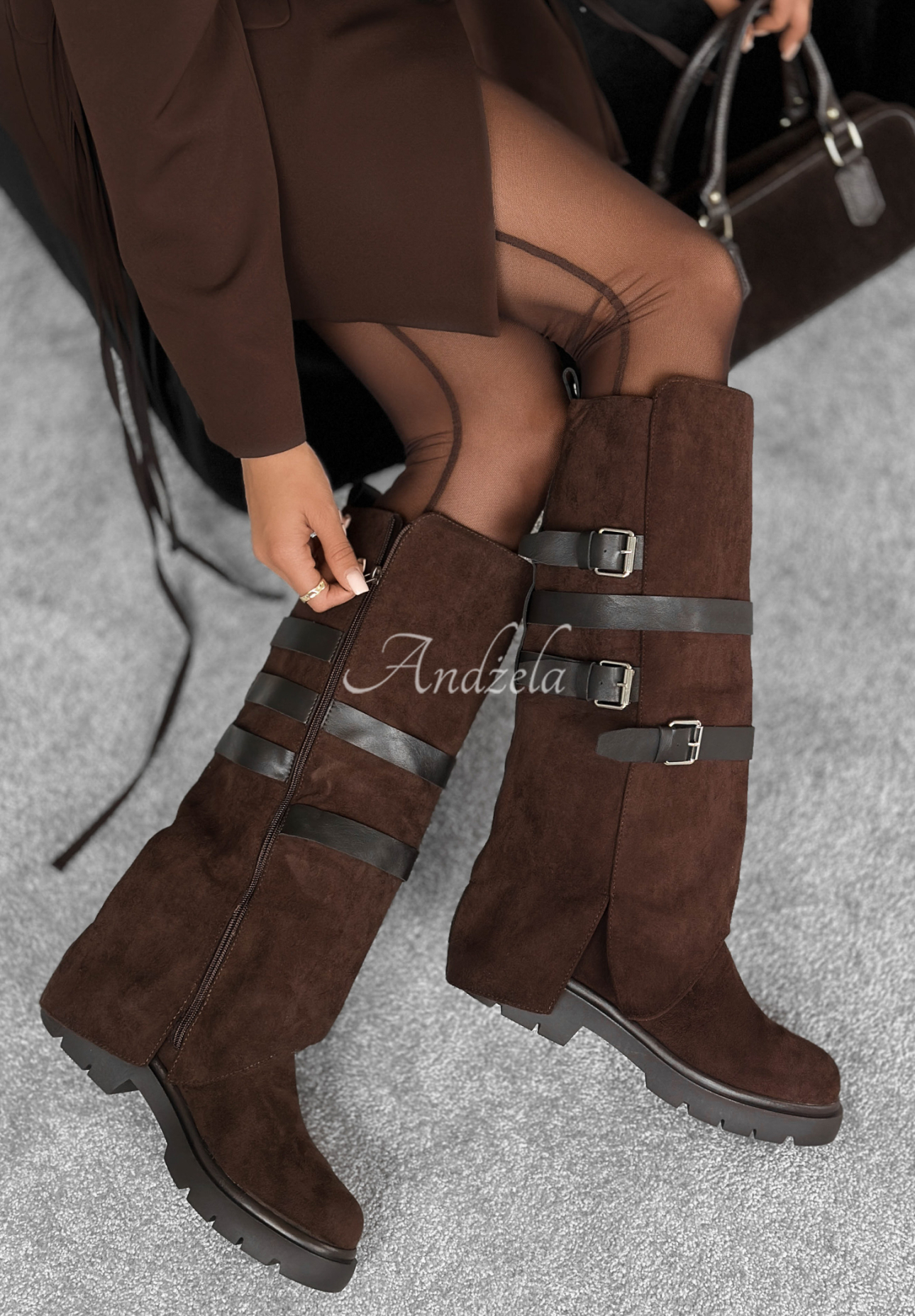 Semišové kozačky s přezkami Past Behind Me čokoládové