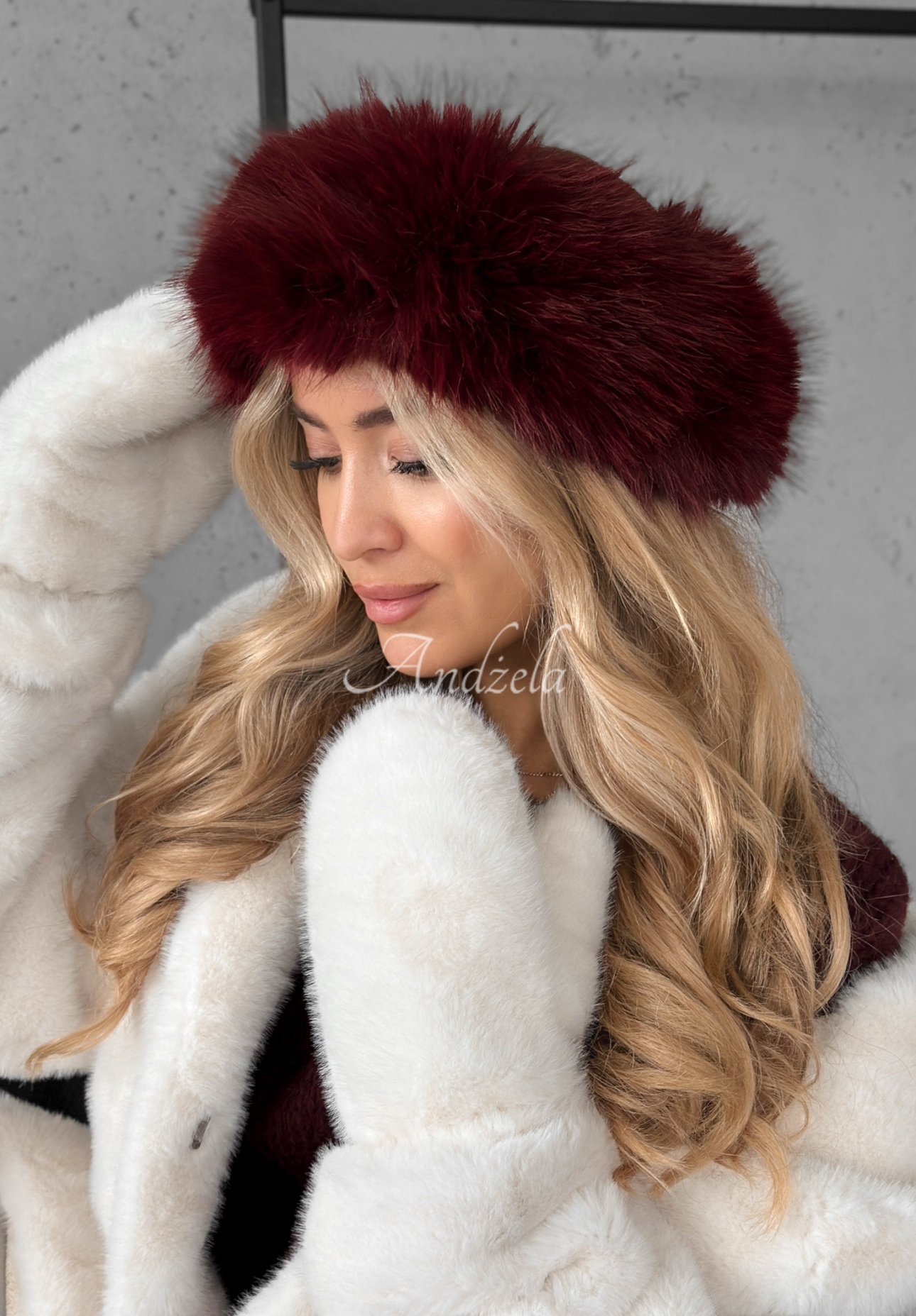 Čelenka s kožíškem Not To Allow vínová