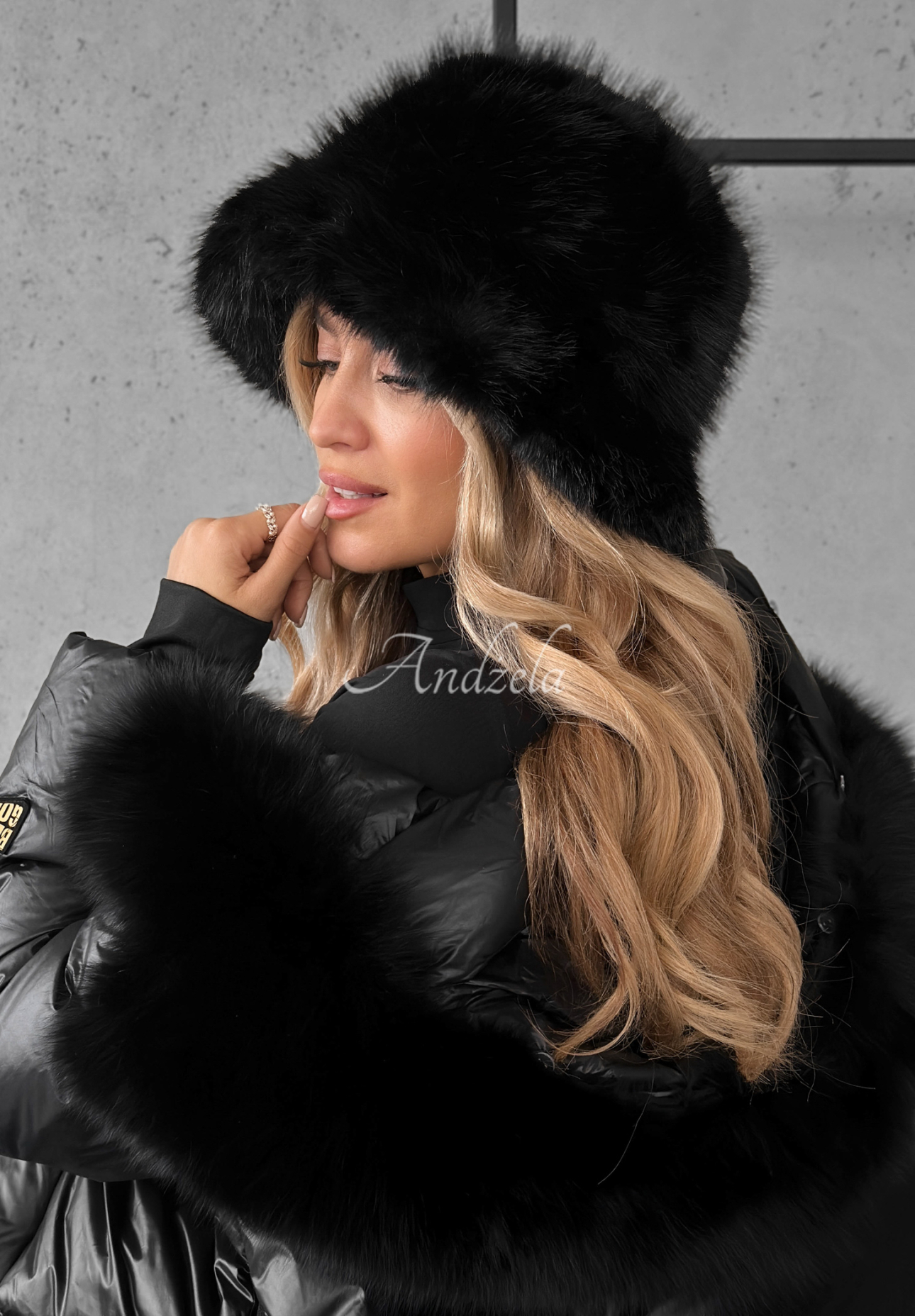 Čepice bucket hat s kožíškem When Snow Falls černá