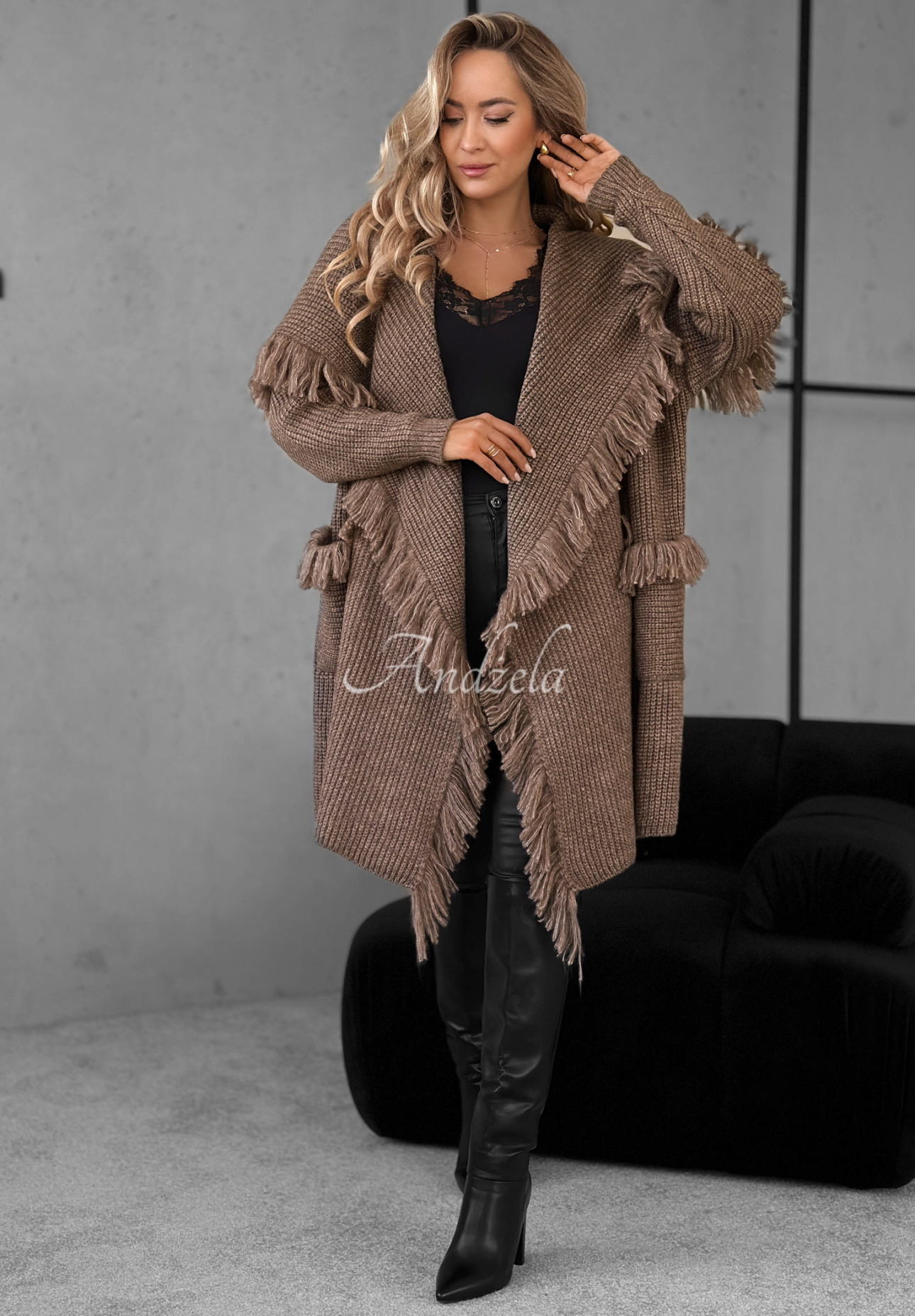 Dlouhý kardigan s třásněmi Forget My Name čokoládový